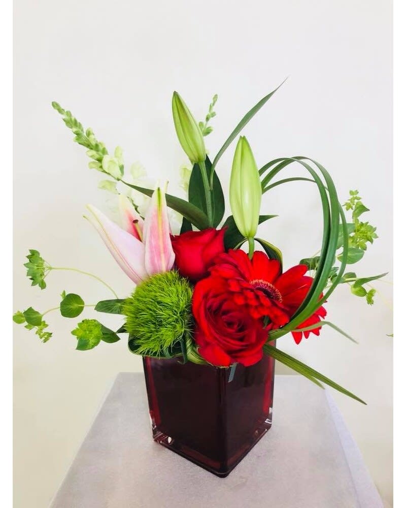 Lilie's Simple of Love - Lilie's Simple of Love designed by Lilie's Flower Shop. Let our team hand pick and create simple of love your love one