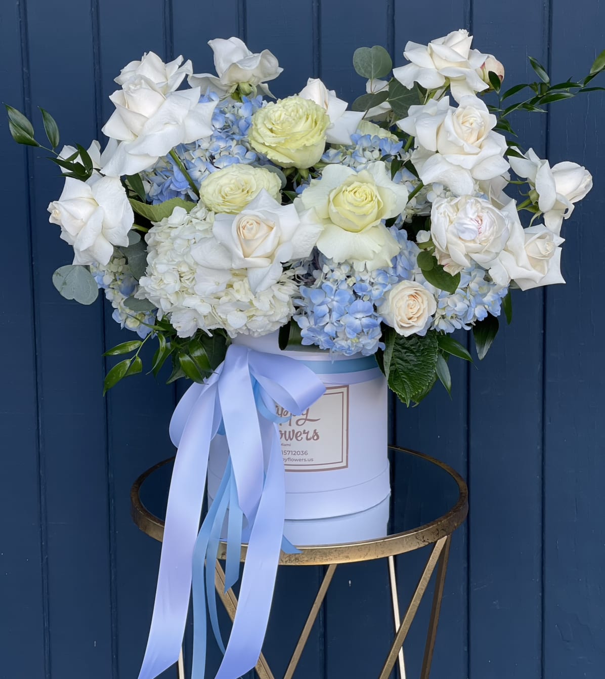  Baby Touch  - A beautiful bouquet for a boy in blue, can also be made in pink for a girl.  ▪️Any composition can be in a box or in a vase  ▪️ Delivery to their door Each bouquet is unique and is prepared by an expert florist and our customer service team is at your service to ensure the best experience possible.  ▪️Bouquets you can enjoy for longer Some flowers arrive a little closed to ensure extra freshness and protection during shipping. Enjoy the magic of seeing them fully bloom.