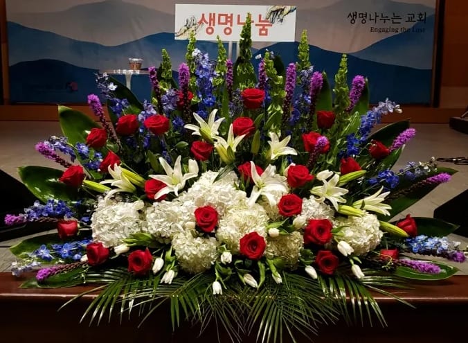 [TT-POD185]:  PODIUM ARRANGEMENT 185 - PODIUM ARRANGEMENT 185 BY TWIN TOWERS FLORIST