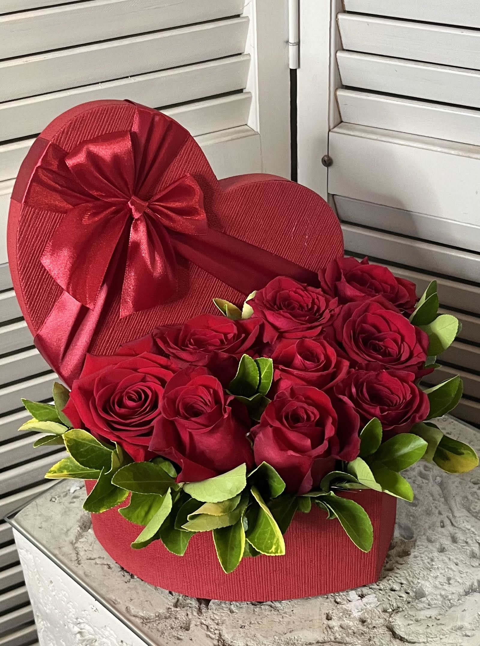 Heart box - Stunning fresh roses in a heart shaped box. Variety of rose colors available