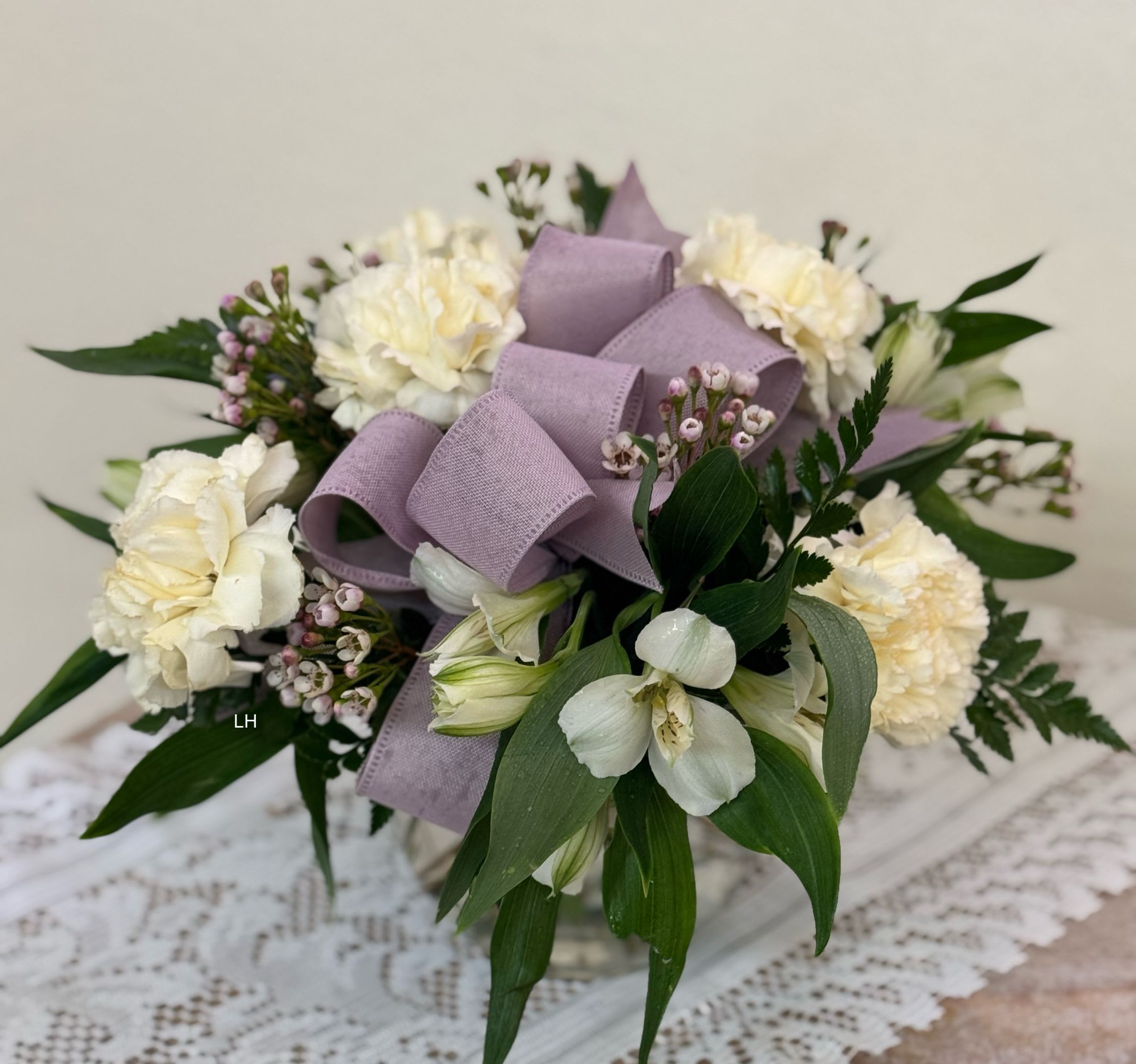 Simply Beautiful - Simple bowl arrangement, customizable upon request. 