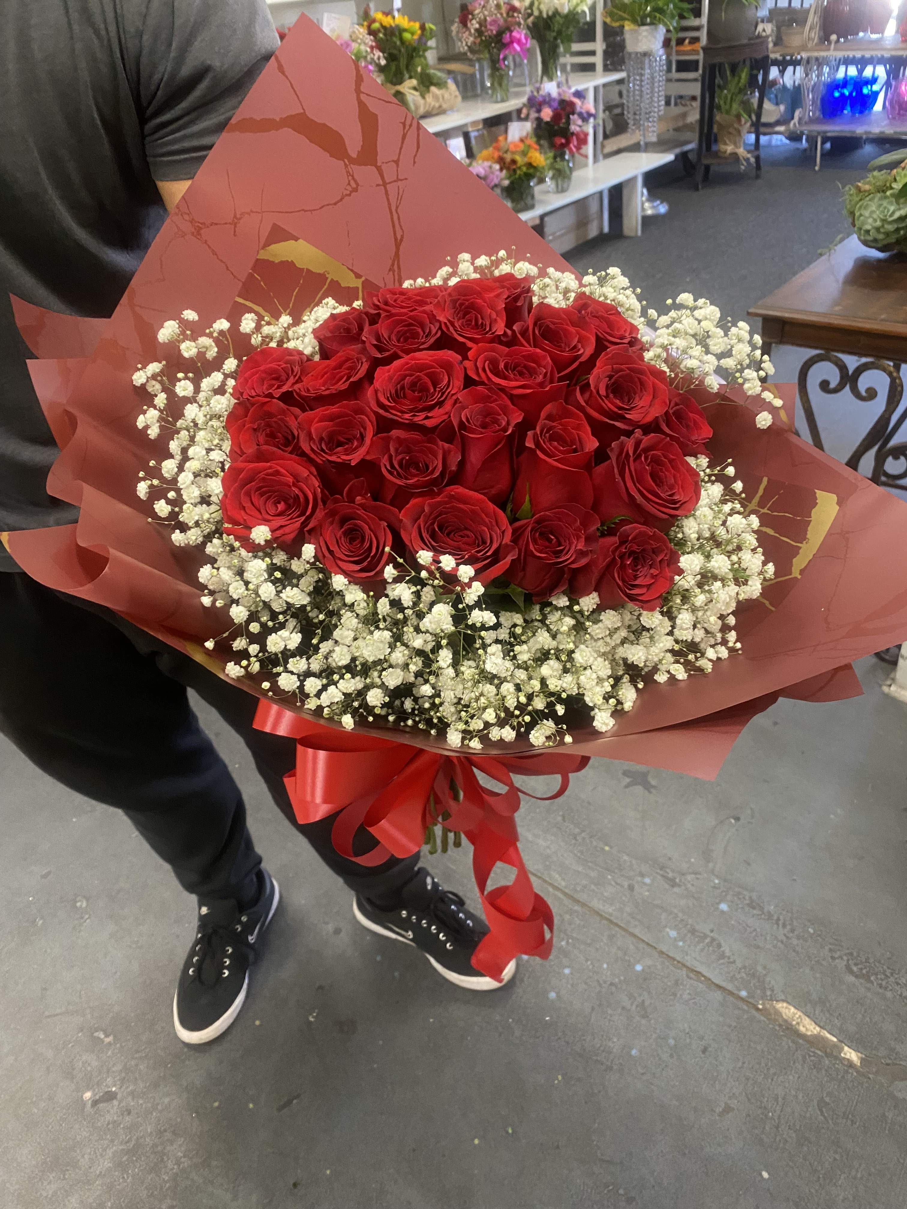 Bouchonita - Show your love with 24 red roses for your special someone