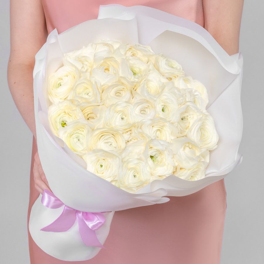 White ranunculus White ranunculus - A bouquet of 25 white ranunculus is a delicate combination that will express the ultimate in gratitude and sentiment.