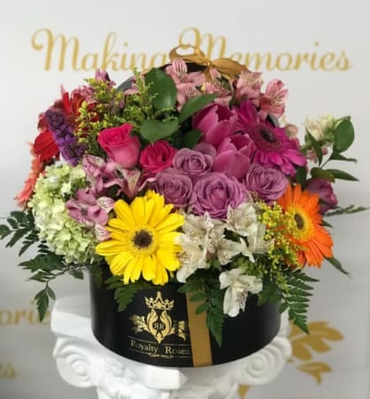 OVAL MIX COLORS OVAL BOX OF ROSES OVAL MIX COLORS OVAL BOX OF ROSES - N/A