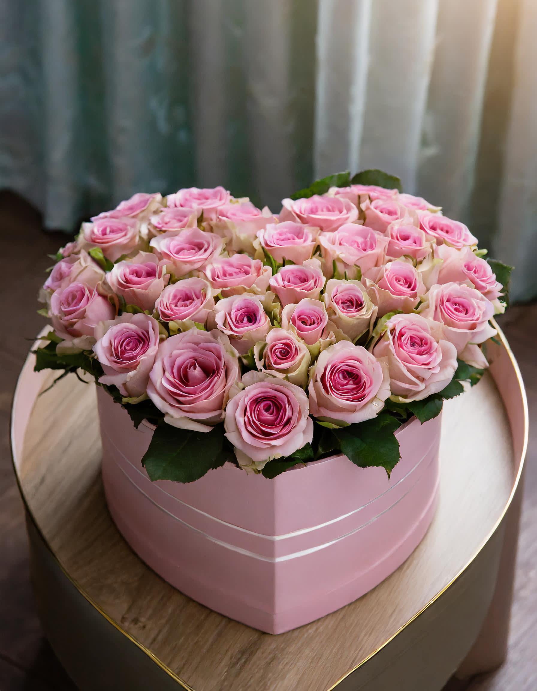Whispering Mix - Delicate pink roses cradled in a heart-shaped hatbox, a flawless expression of affection for your beloved. Let your love bloom, suffused with the sweetest essence of romance   Recommended for: Love and Romance, I Love You Flowers, Anniversary, Proposal,  Romantic Gift, Birthday, Get Well Soon, Celebrations, Best Wishes, Thank You, Congratulations, Just Because, New Baby, Everyday, Valentine's Day ️ 