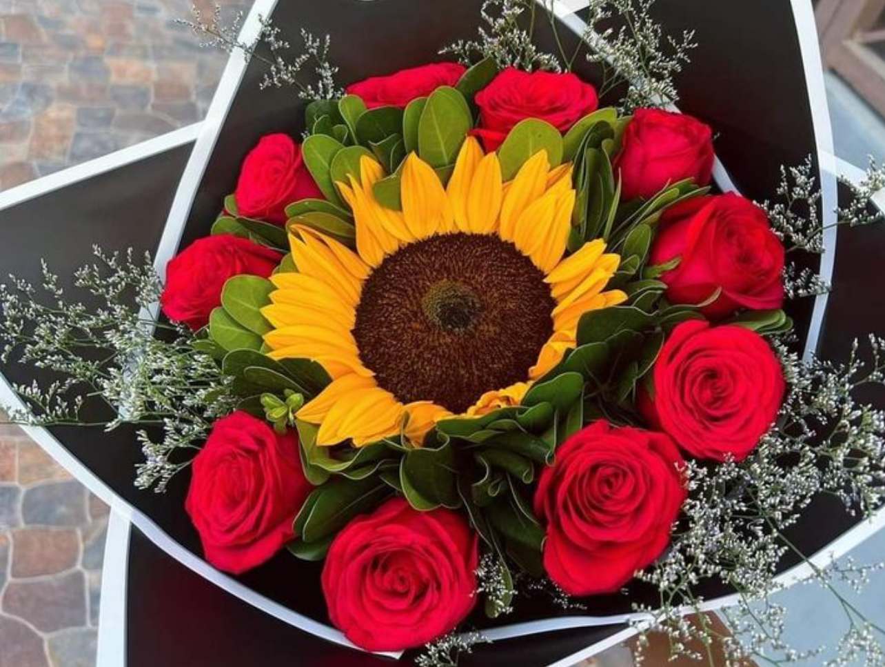 Sun red Sun red - sunflower red roses