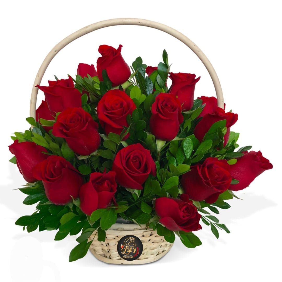 Amelia - Beautiful basket with roses of the color you need depending on the occasion, accompanied by beautiful foliage