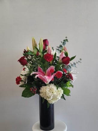 BELLISIMO - BEAUTIFUL MIXTURE OF LILIES ROSES HYDRANGEAS