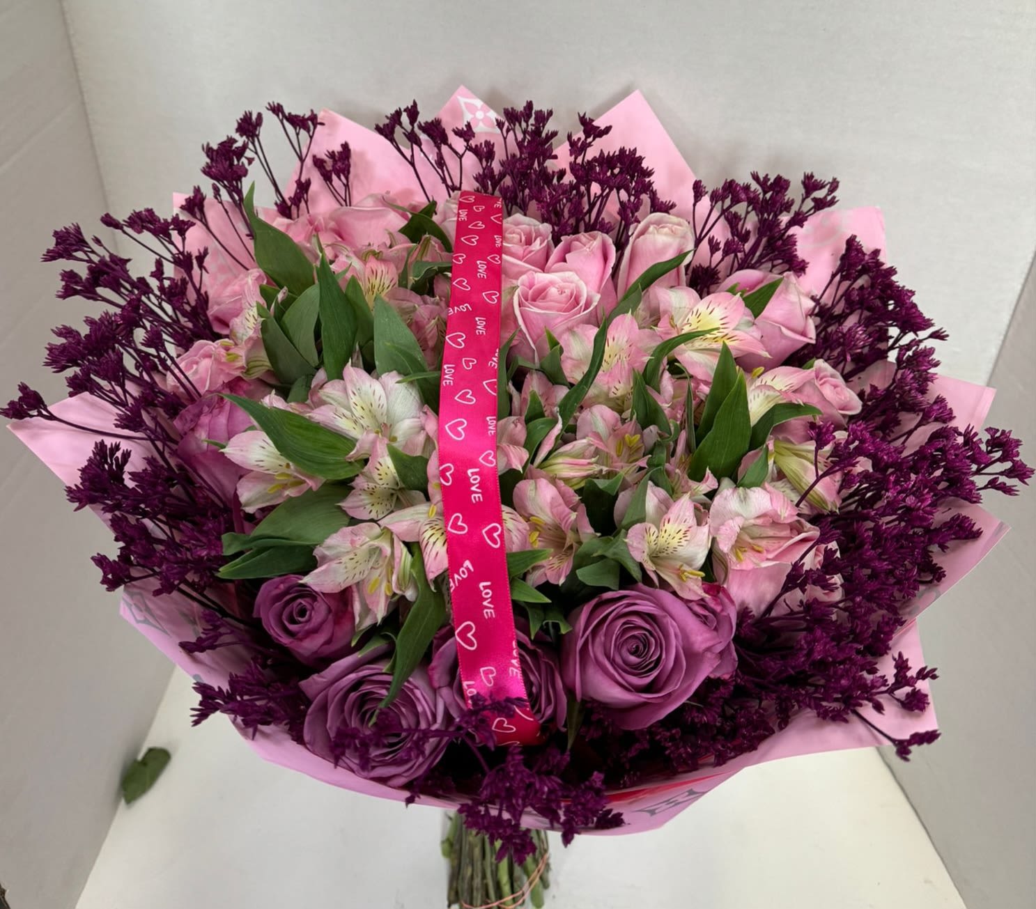 Eternal Love Bouquet - Our violet bouquet is intense and elegant and represents sensitivity and respect. Purple flowers symbolize admiration for those we respect and feel gratitude towards, pride in someone's success or achievement. It is a good gift for a friend.