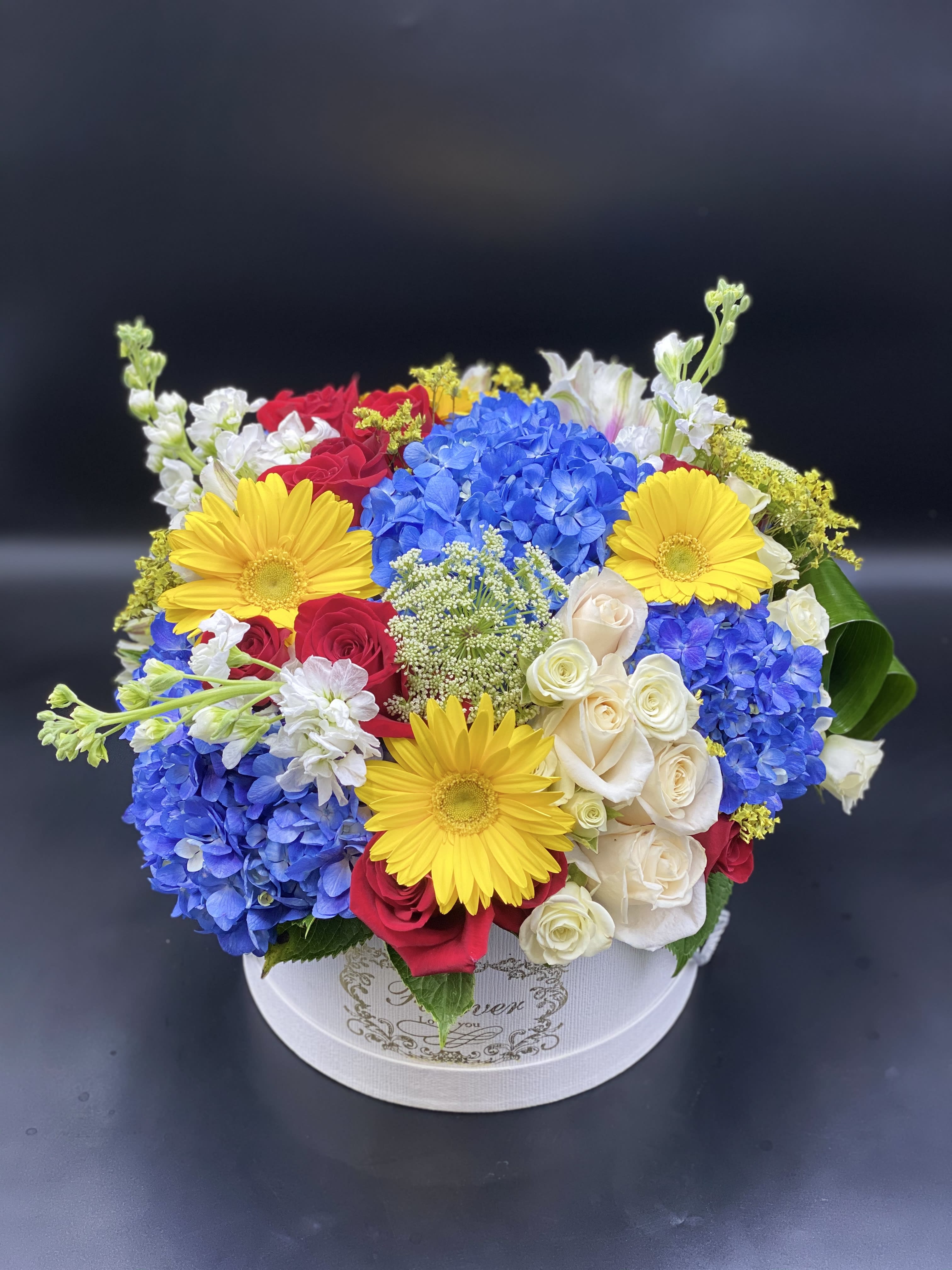 Flowers mix - flower mix with hydrengea. ( hydrangea can be any color)