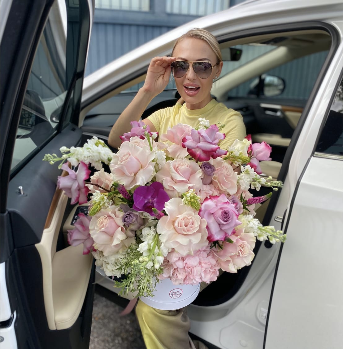Happy pink Happy pink - Incredible bouquet for any occasion. ▪️ Delivery to their door Each bouquet is unique and is prepared by an expert florist and our customer service team is at your service to ensure the best experience possible. ▪️Bouquets you can enjoy for longer Some flowers arrive a little closed to ensure extra freshness and protection during shipping. Enjoy the magic of seeing them fully bloom.