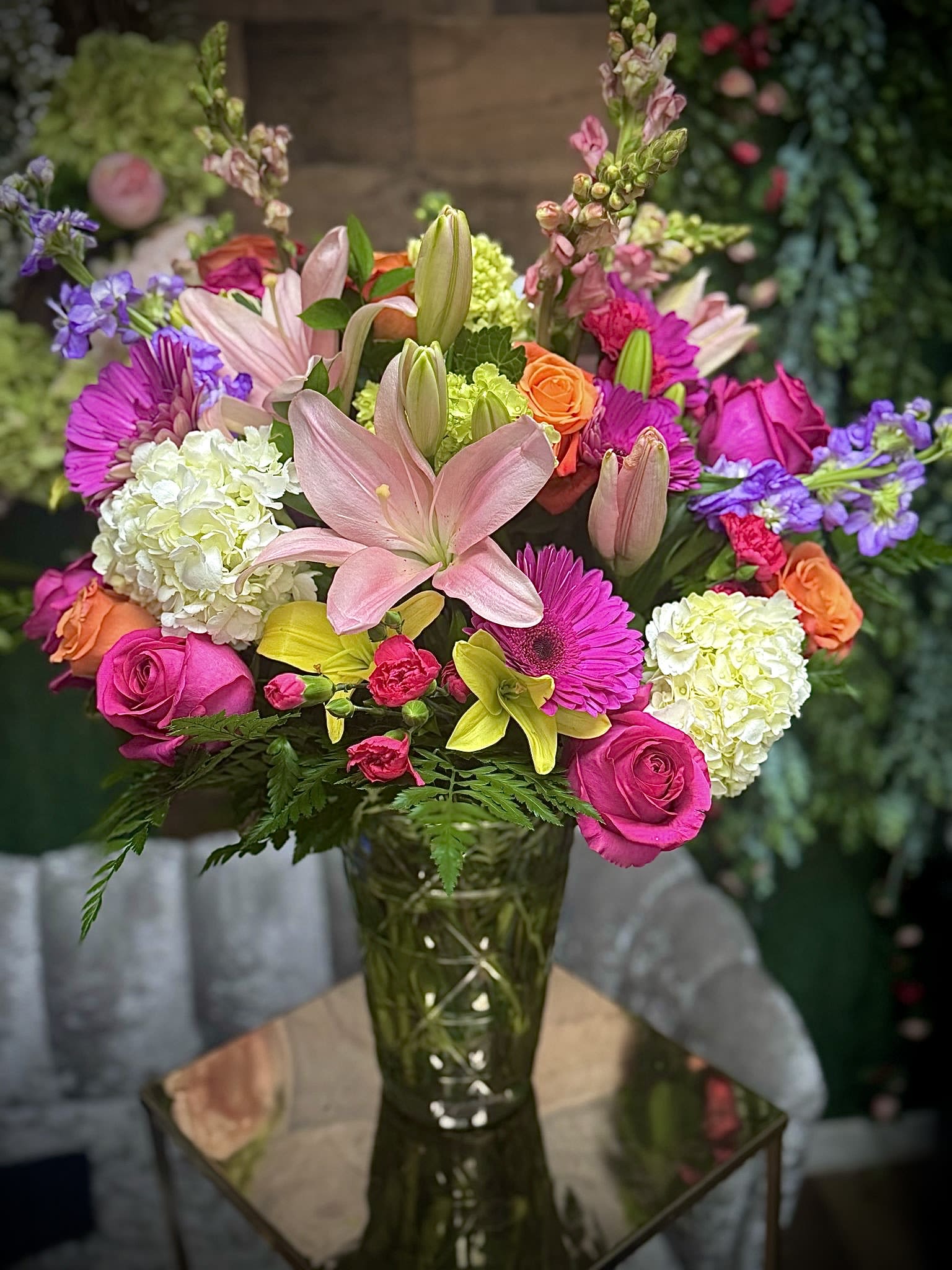 Colorful Romance Florist Design - Large flower arrangement varies the amount of flowers according to the model you choose 