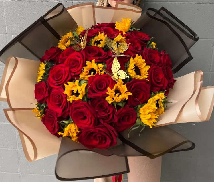 Roses &amp; Sunflowers love Bouquet - lluminate any space with the enchanting combination of elegant Roses and vibrant Sunflowers in this captivating arrangement.  *If you need further information, please feel free to contact us! (650-885-6421) we offer service for all special needs! *some seasonal flowers &amp; vases subjected to change based on the season &amp; availability .
