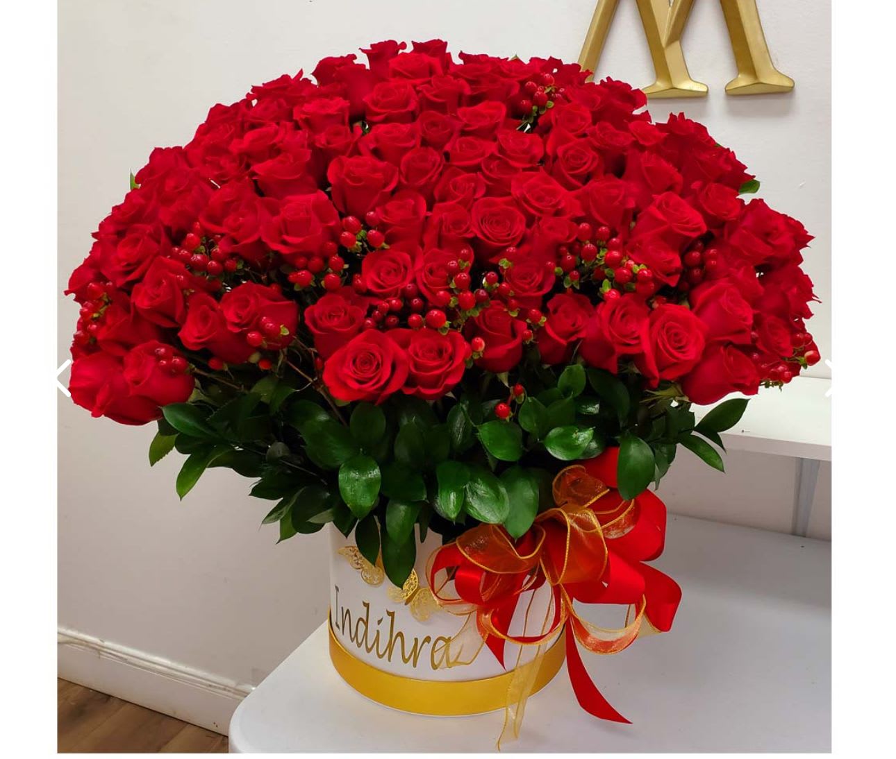 Sky in the worlds  - V013 – Luxurious Beautiful Bouquet Of 100 Red Roses/ Hermoso Ramo Buchon De 100 Rosas Rojas Beautiful bouquet of Red Roses This is a spectacular flower arrangement for any special occasion: Valentine, Birthdays, Mother’s Day,