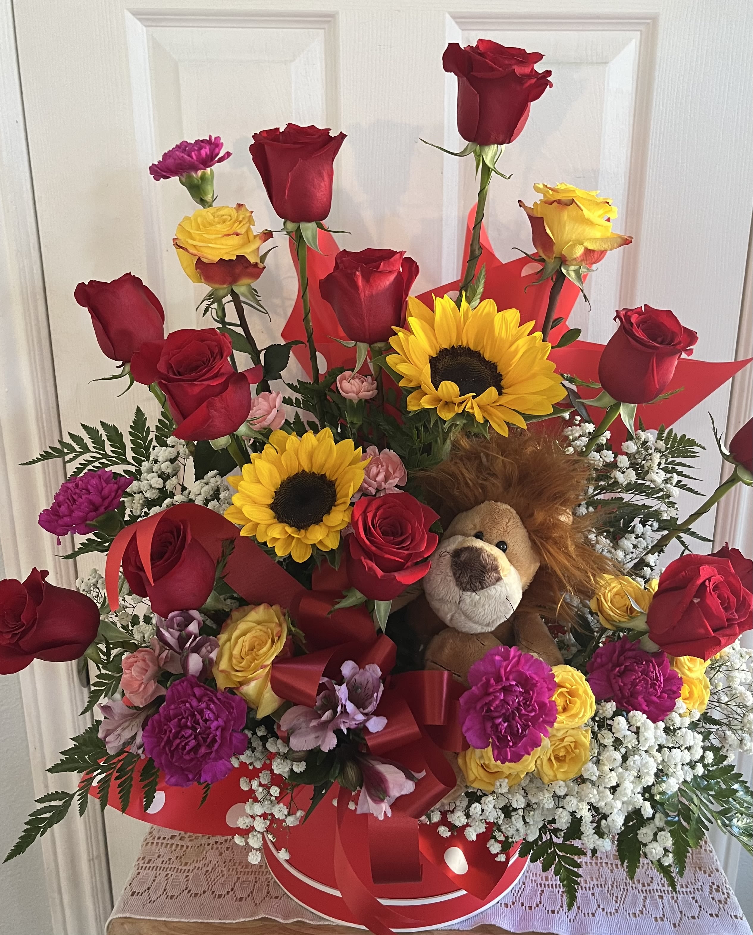 You make me roar You make me roar - Roses, sunflowers, mini carnations, spray roses, adorable plush lion arranged in a gift box, decorated with floral paper. This is so adorable!