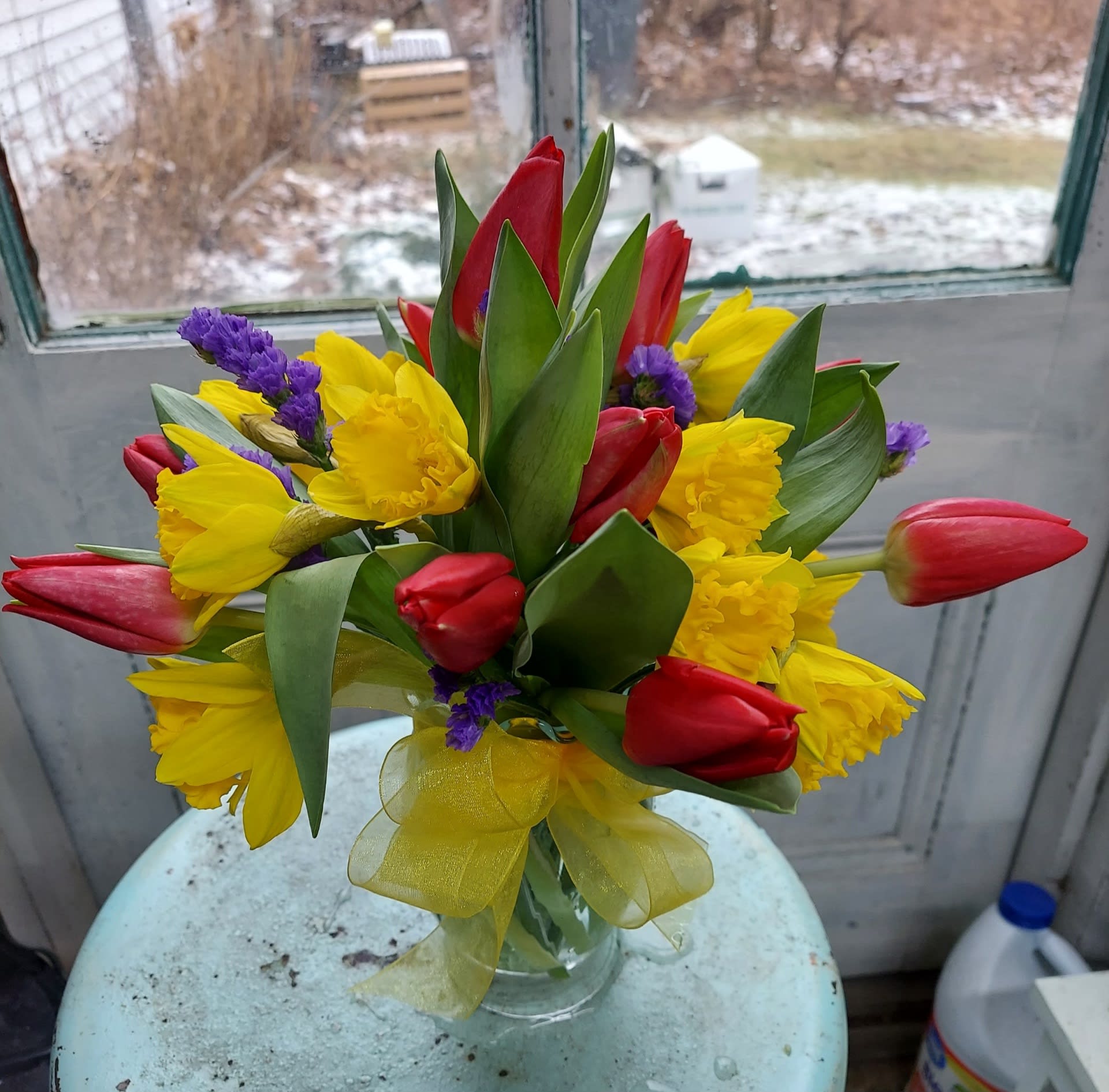 Signs of Spring Signs of Spring - Daffodils and Tulips are signs that spring is right around the corner. This cheerful bunch is sure to brighten anyone's day.