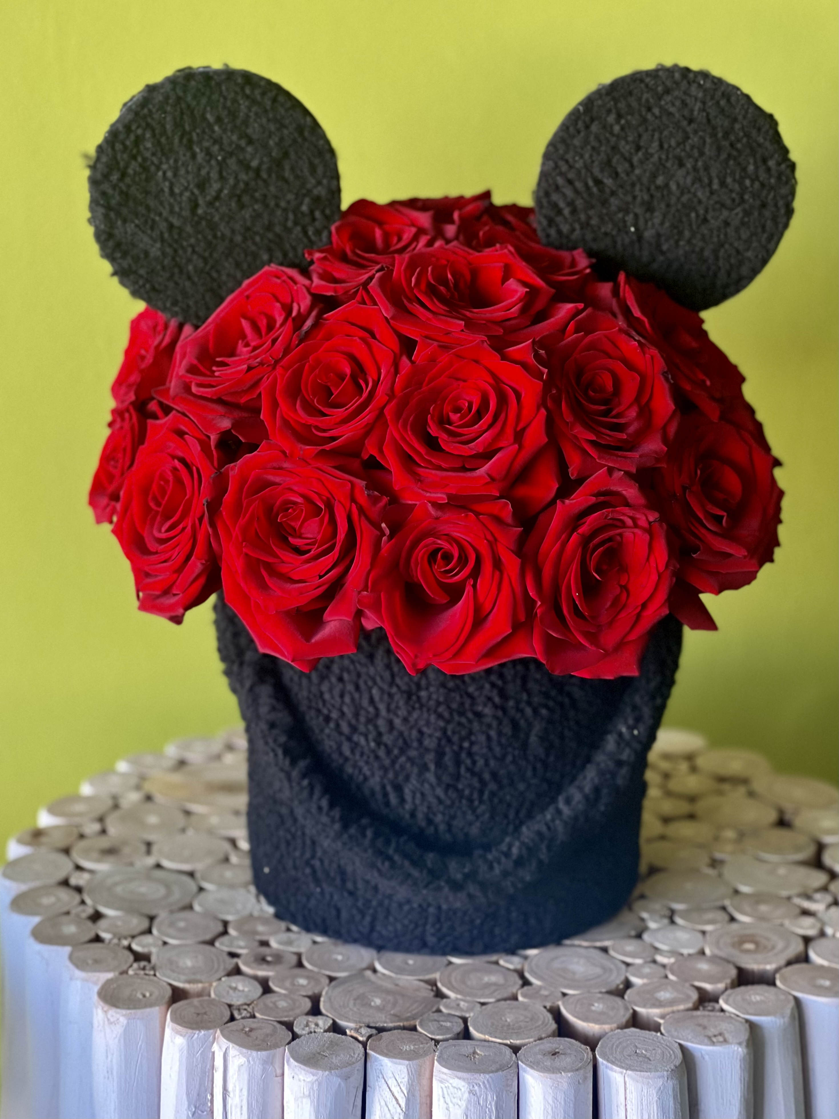 Mickey Mouse Mickey Mouse - Red roses in a black wool fabric box.