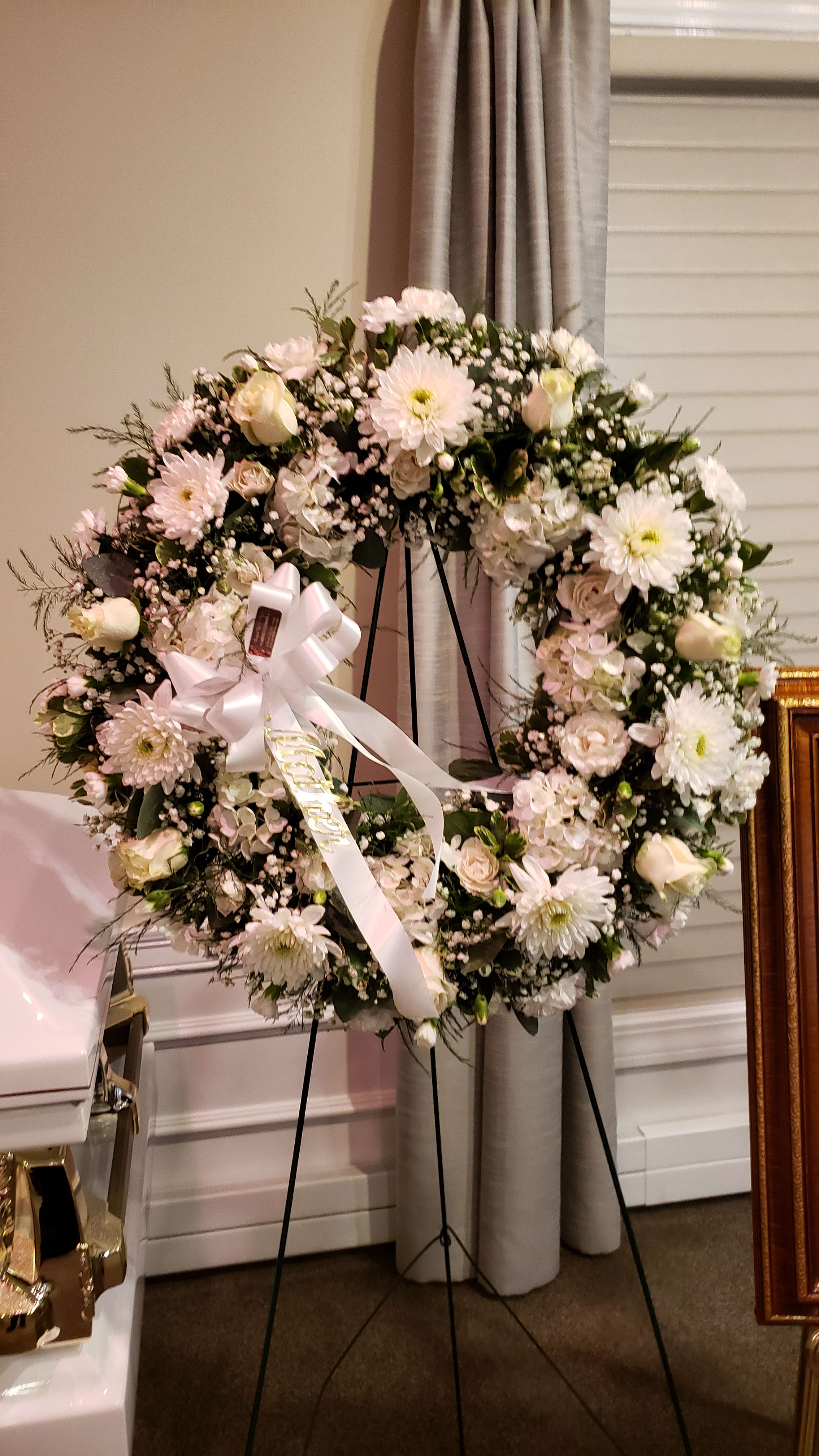 Classic Wreath Tribute Classic Wreath Tribute - All white with greenery or a color or two?? White & yellows? White & Lavender/purple? White & Pink's? White & Red? Or just White on white!! Allow 24-48 hours for the all white and greenery design. Flowers will vary at times. Limited all white selection at times...allow design & delivery time when ordering. 18" center wreath ring size...Traditional size for an easel.