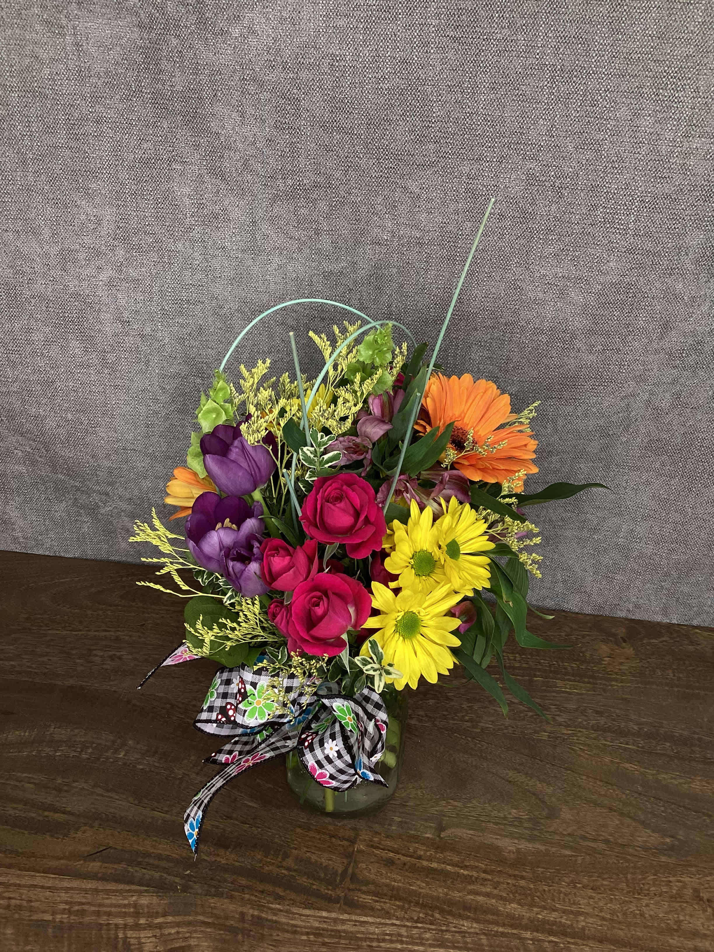 Vibrant Mini Mix - When you dont need to make a huge statement, we mix up some of the freshest seasonal flowers in a mini vase add a fun bow and boom! magic. You can never have too many flowers, so we have it in multi-packs of 3 and 4. 