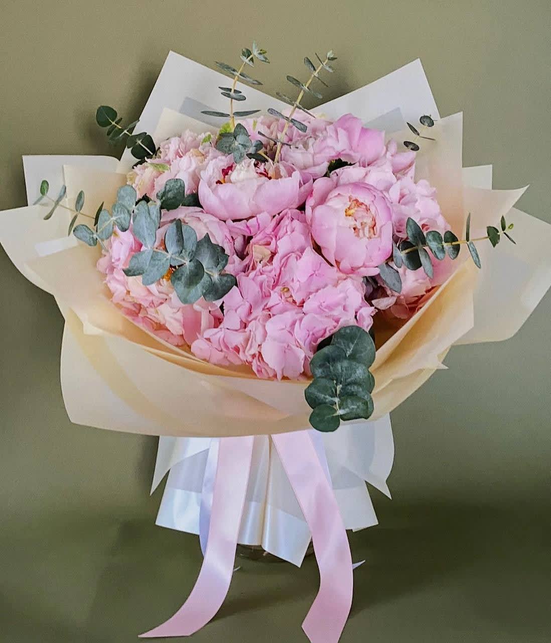 #14 Bubblegum Bliss - Pink Hydrangeas mixed with peonies and eucalyptus 