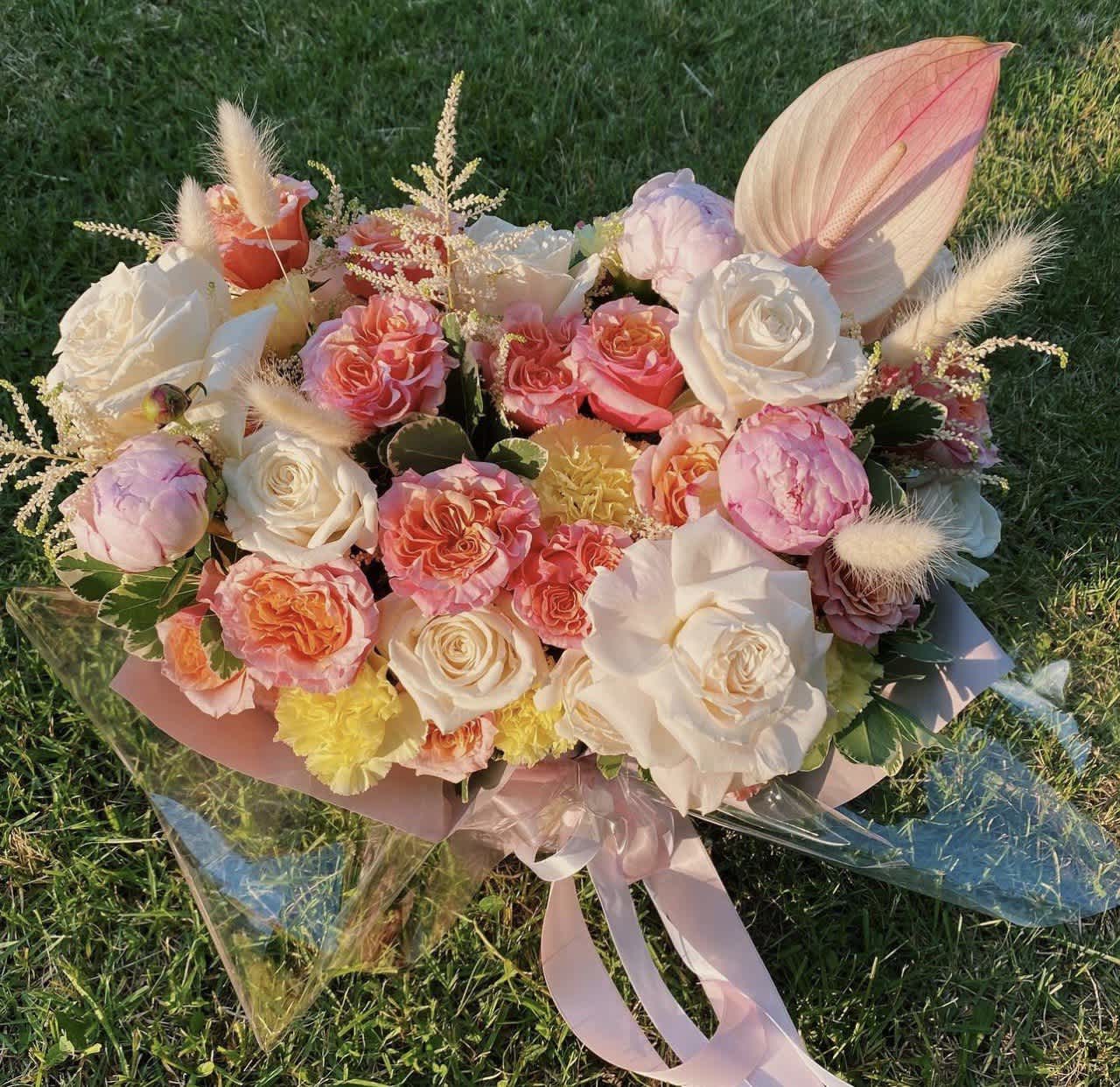 #31 Fiery Bloom Box - Mixed premium flowers in a box