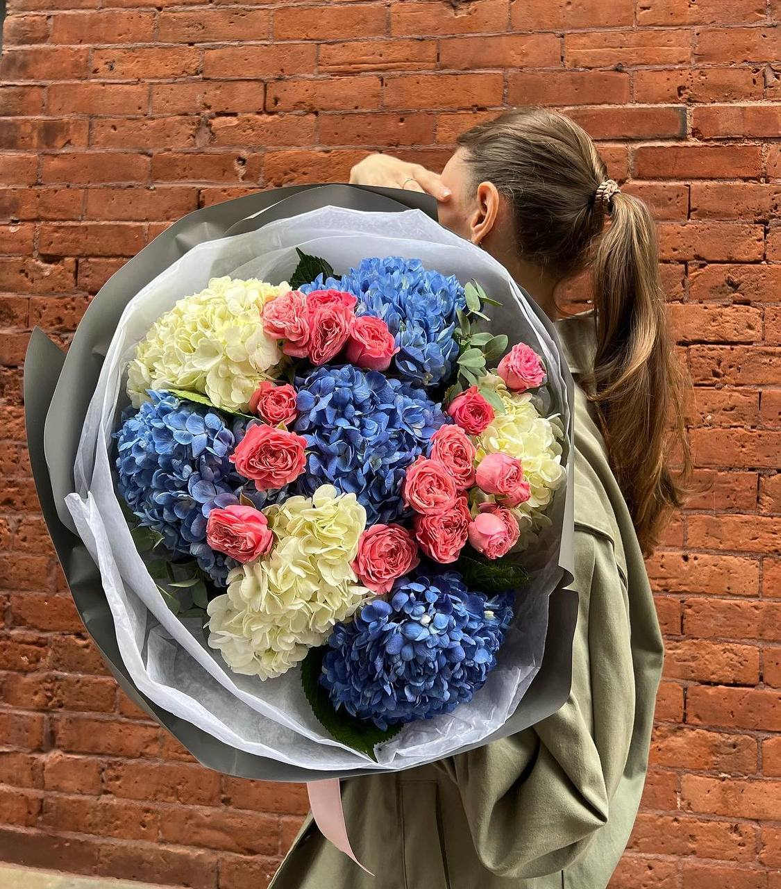 #40 Hydrangea bouquet  - Hydrangeas mixed with spray roses