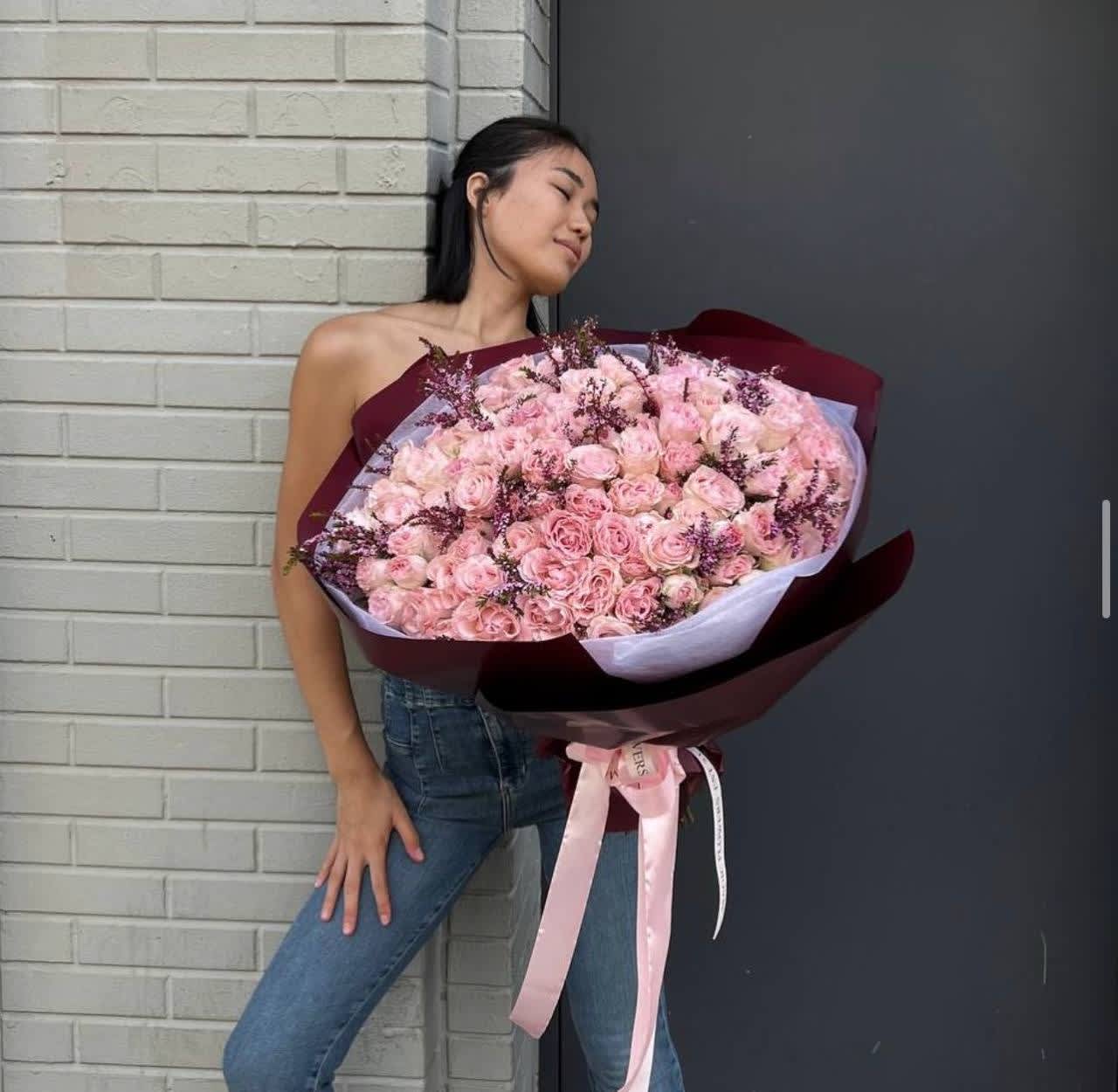 #83 Roses and Violets - premium spray roses 