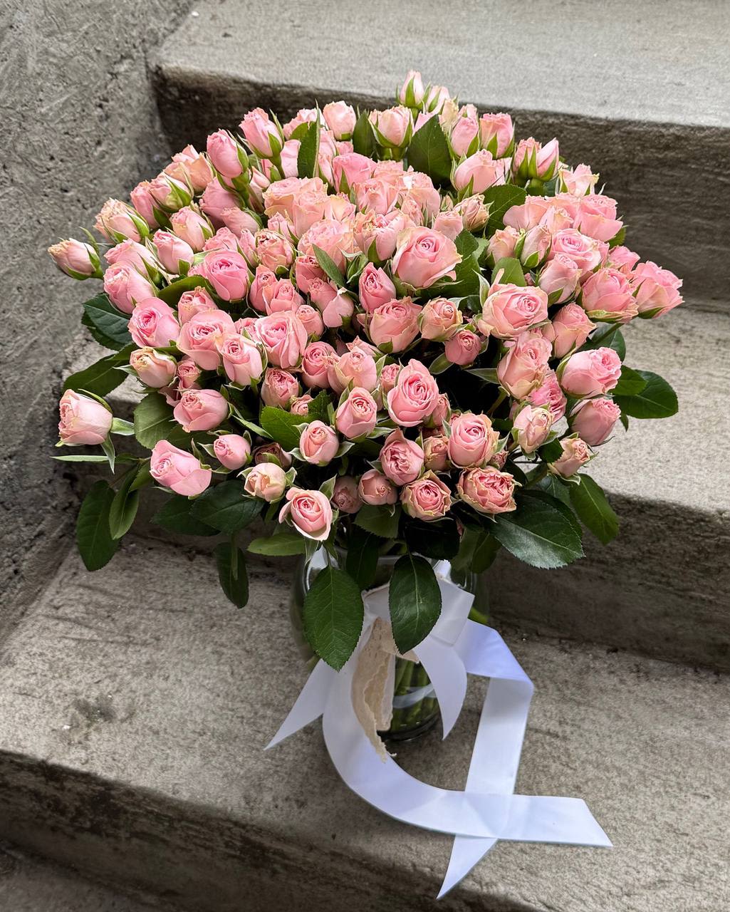 #112 Deluxe pink - Spray roses + vase 