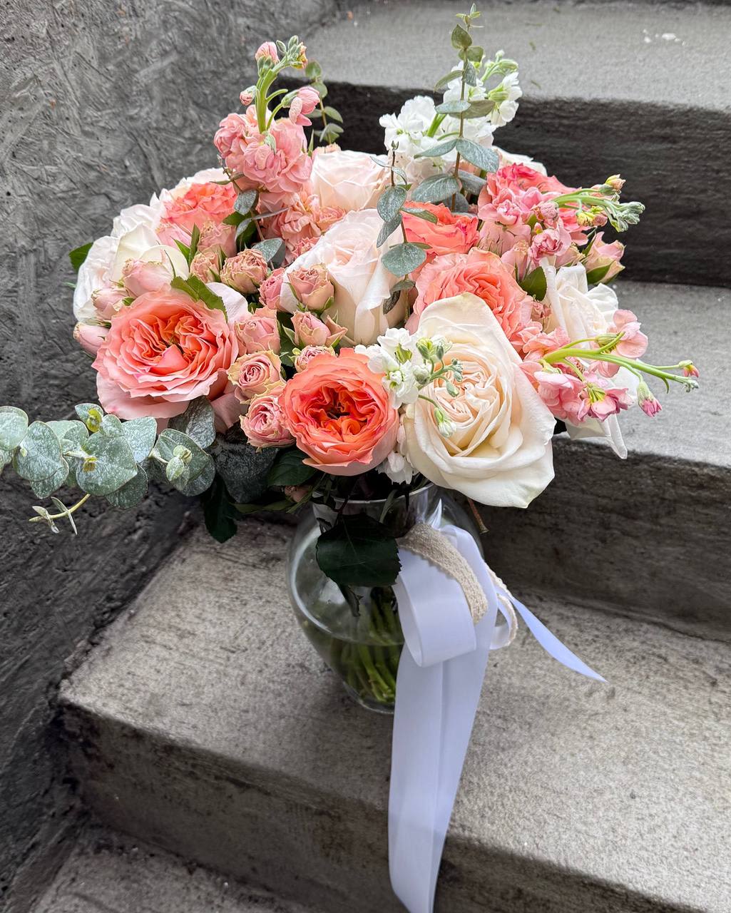 #114 Peach Dream Deluxe - Mix roses with other seasonal flowers