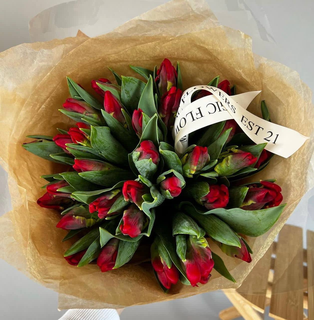 #08 Fiery Bloom - A bouquet of red tulips is a passionate and elegant composition expressing deep feelings and warmth. Ideal for romantic and festive occasions.