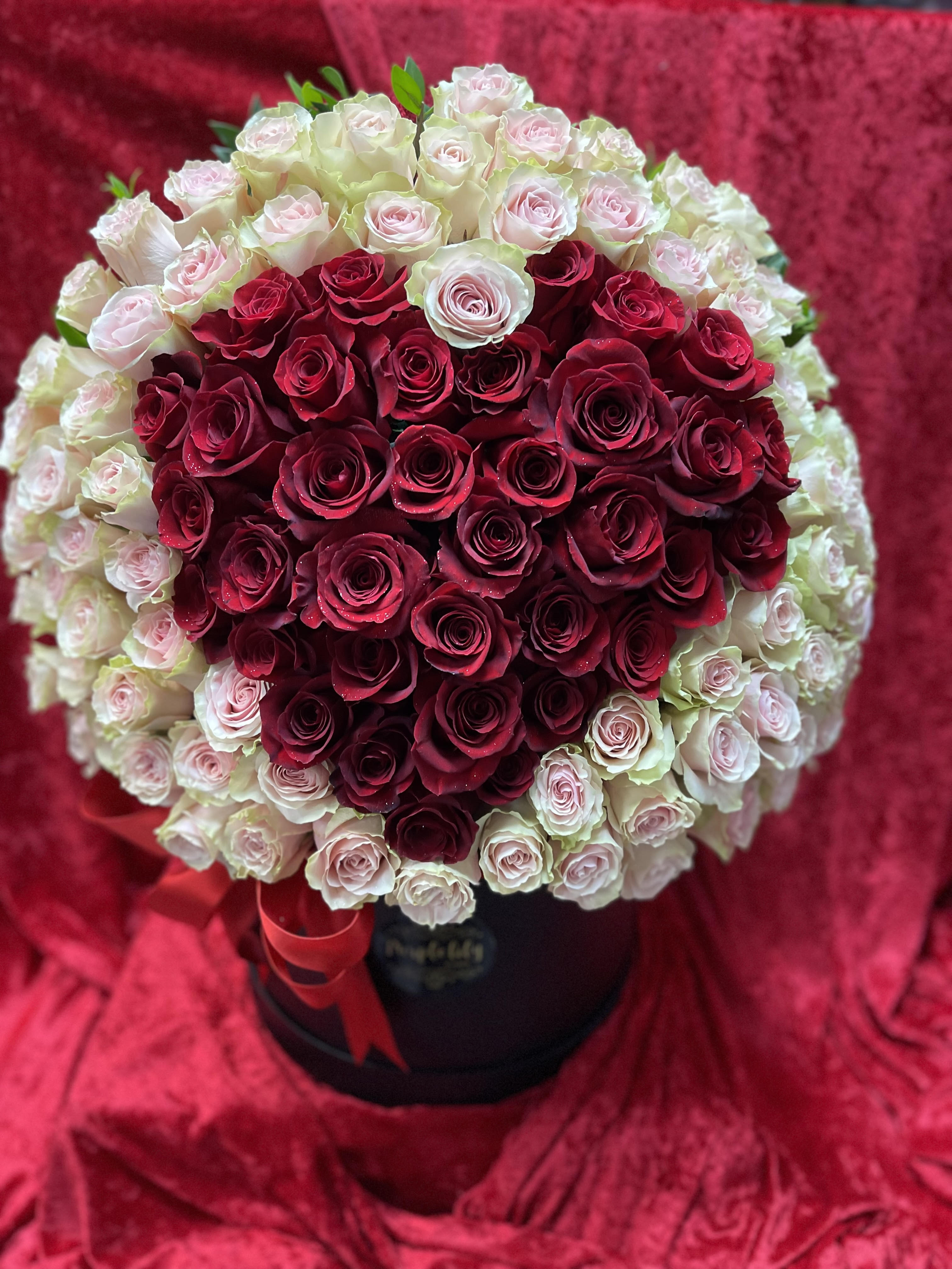 MAXIMUS MAXIMUS - 100 SIGNATURE ROSES BOX!! RED, WHTE, PINK .... ETC. TE AMO, I LOVE YOU, JE T' AIME, TI AMO, T' ESTIMO. VOLIM TE, MAHALKITA, DICHLIEBEN, AMO VOCE !! NO MATTER RACE,COLOR,LANGUAGE,SIZE..... ONLY LOVE
