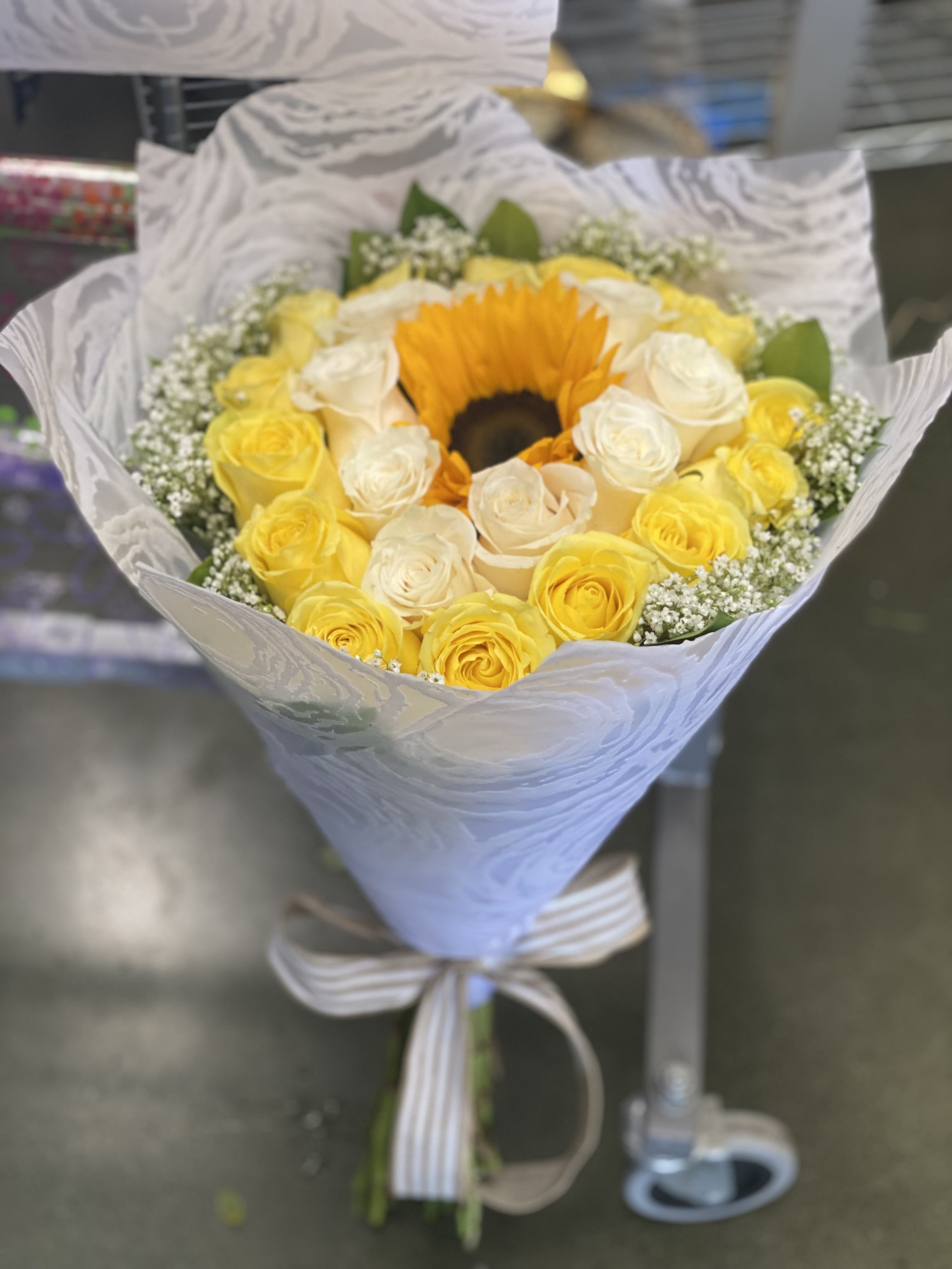 Sunflower and Roses Around Bouquet Sunflower and Roses Around Bouquet - You can request a change in color roses and paper in the instructions during checkout. Otherwise we will do as picture./ 24 Roses/ 1 sunflower/ Babies breath & Greenery all around.