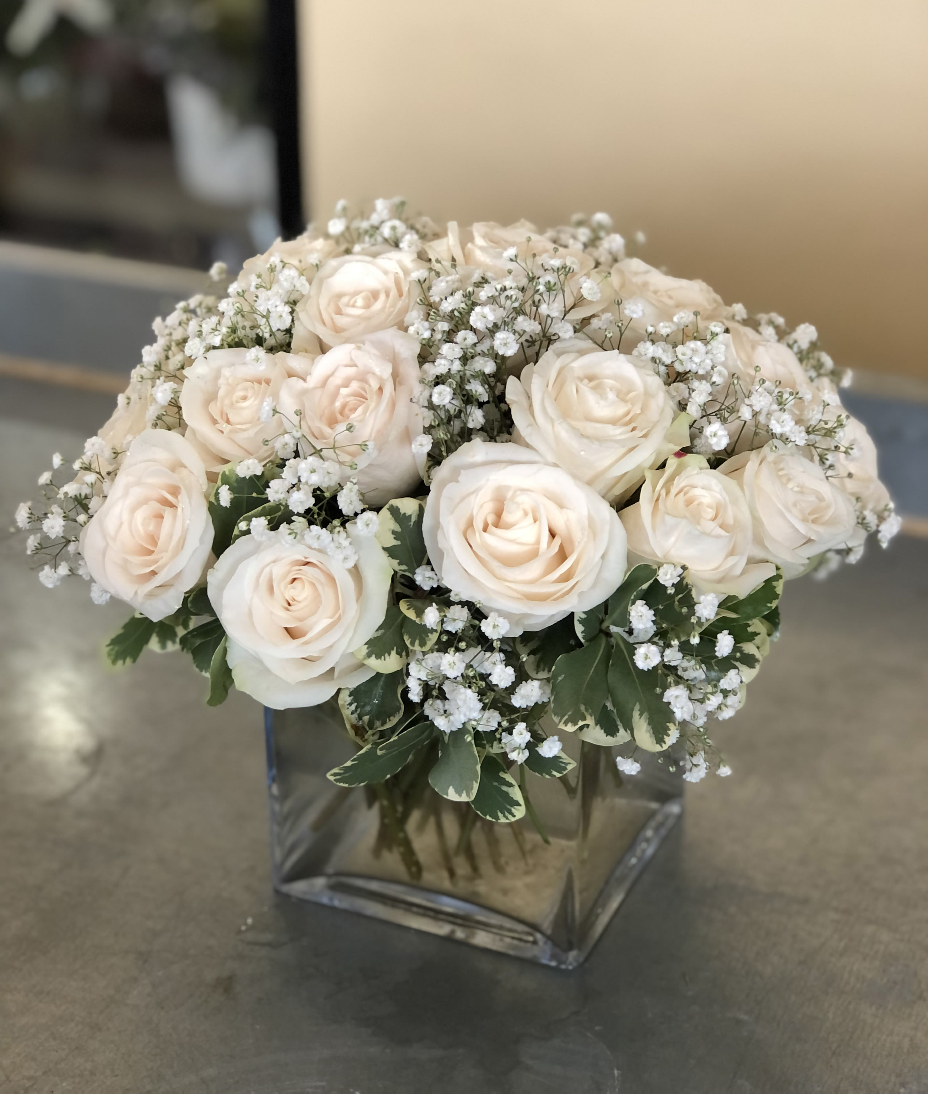 White Winter - A minimalistic take on roses to bring luxury into any space