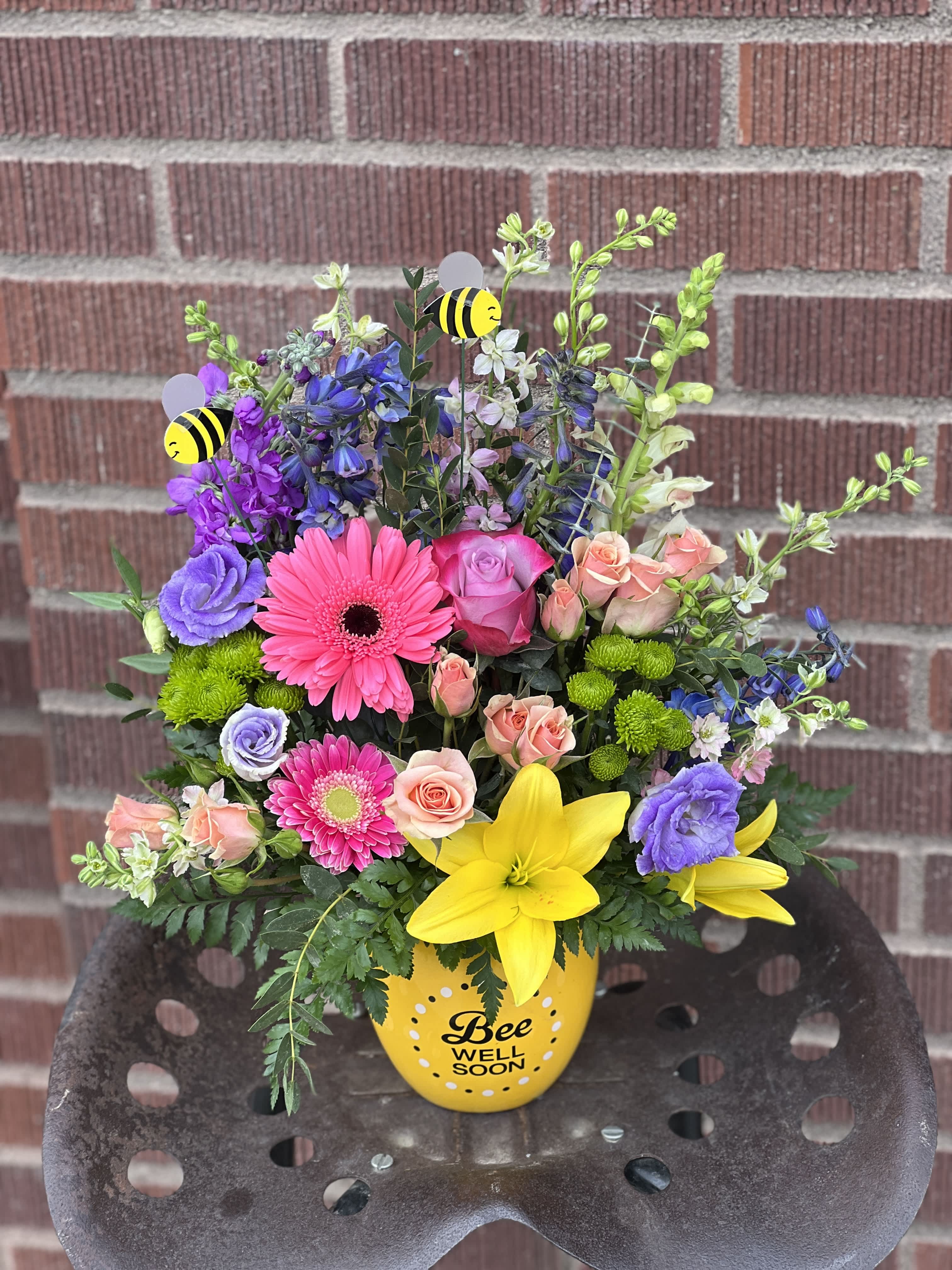 Bee Well Soon Bee Well Soon - In vibrant colors and arriving in a brilliantly yellow ceramic.