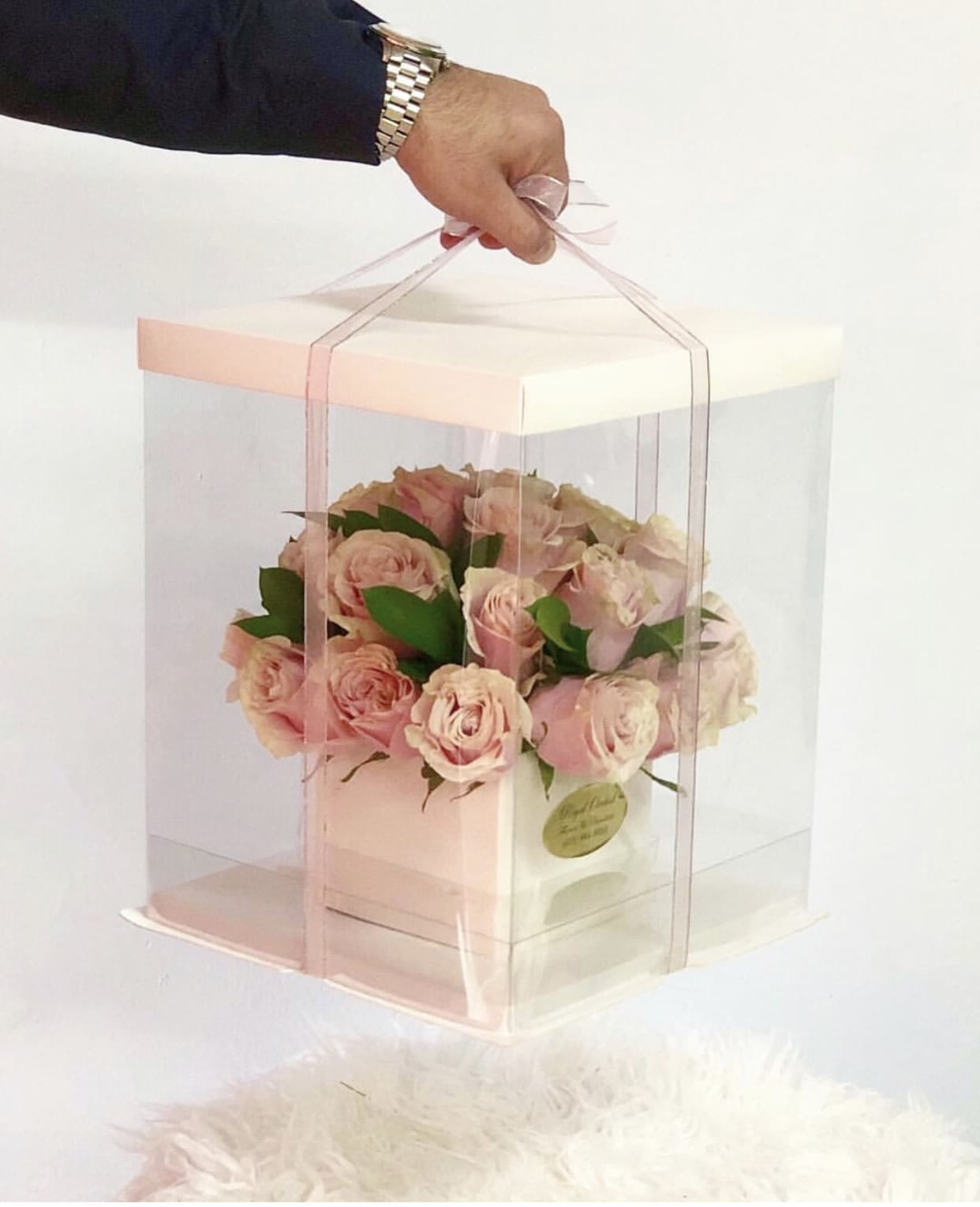 Best Seller - Rose Flower box  - This is a very elegant and Modern style flower arrangement. In comes in 3 different colors, White, black and brown. he flowers inside can be customized. 