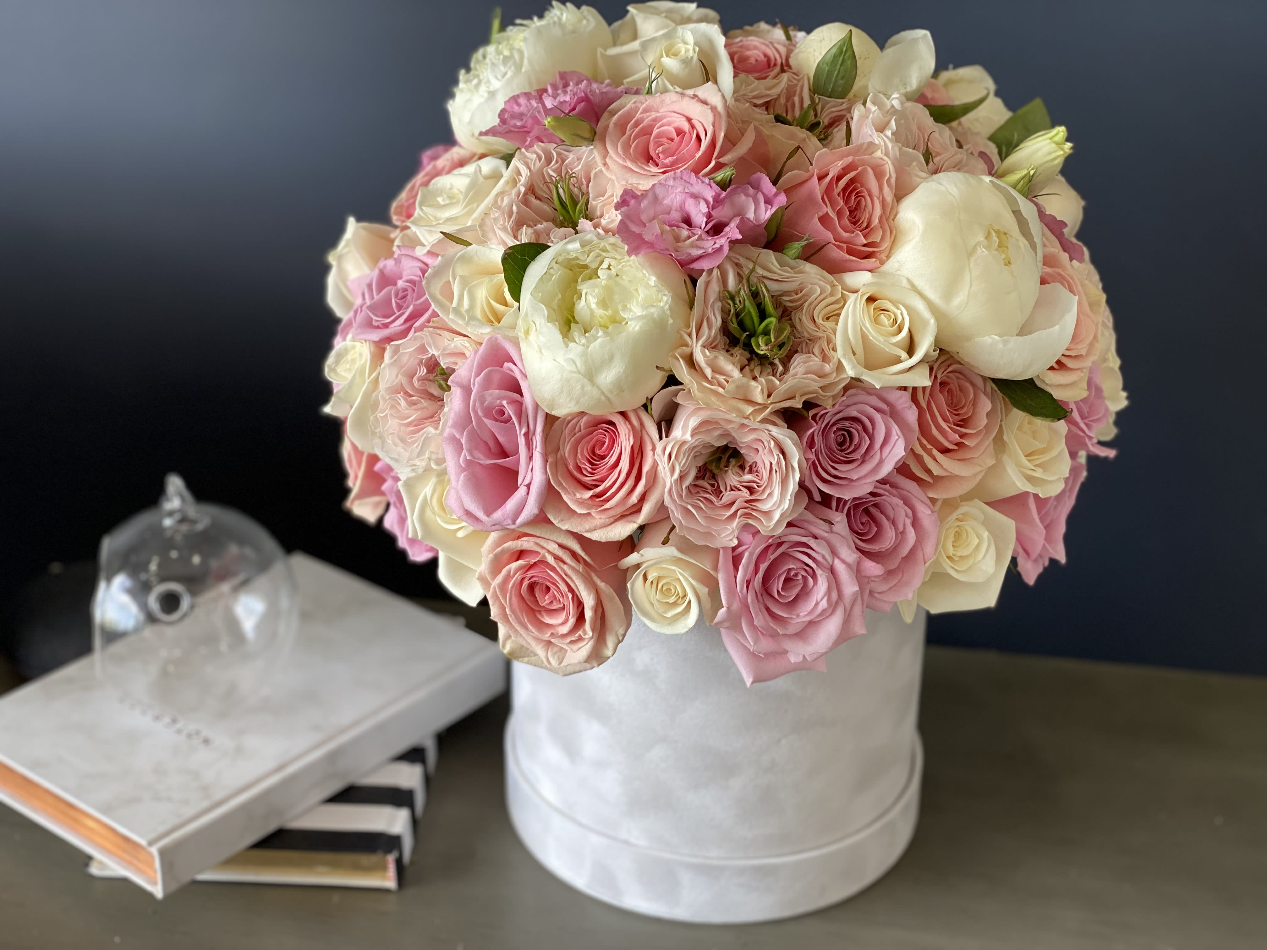 Elegant Cloud - Perfect spring mix with white and pink roses, garden roses, lisianthus and peonies in velvet box 