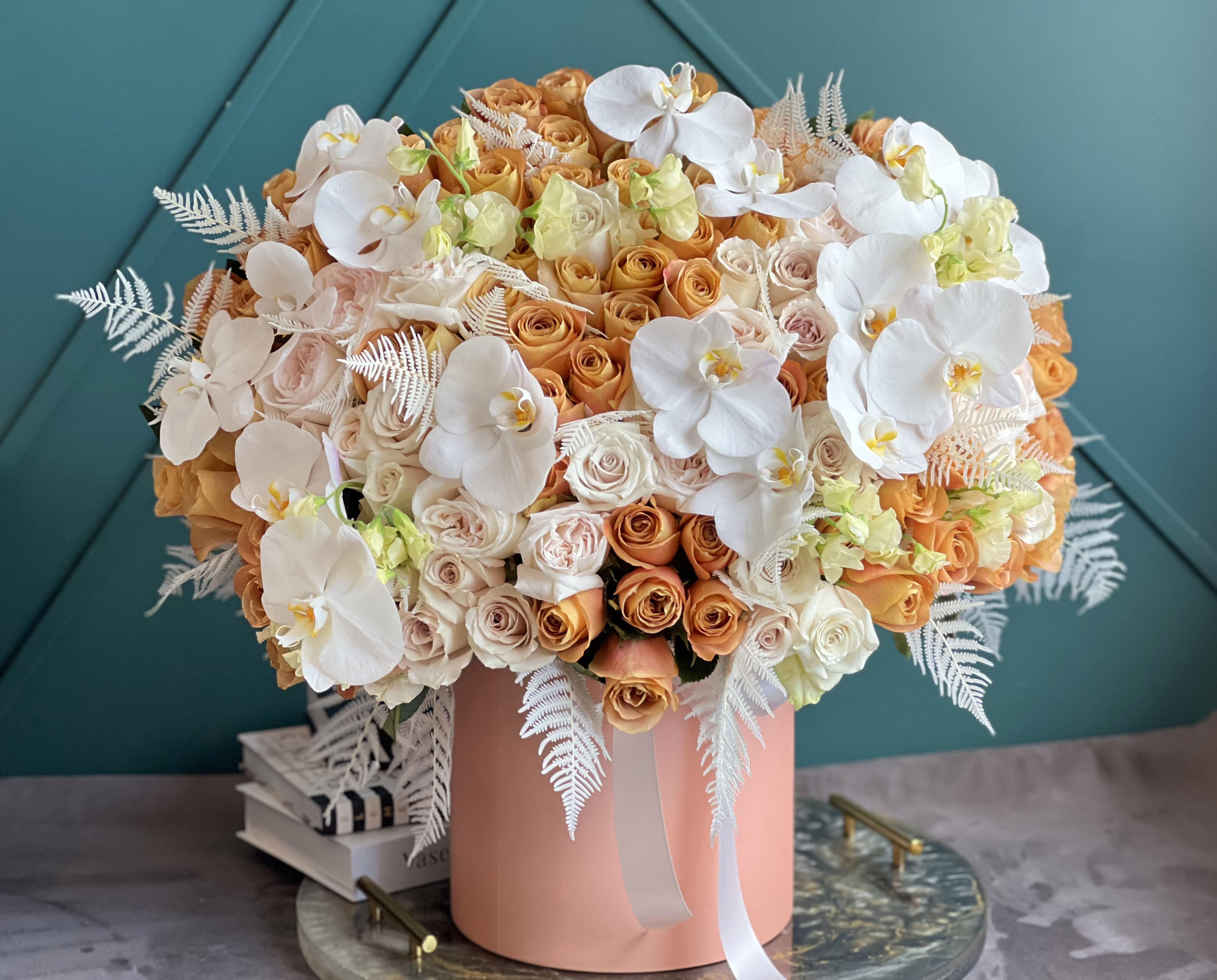 XXL box with mixed roses and orchids  - XXL box with mixed roses and orchids. Includes up to 150-175 roses and phapaenopsis orchids.  