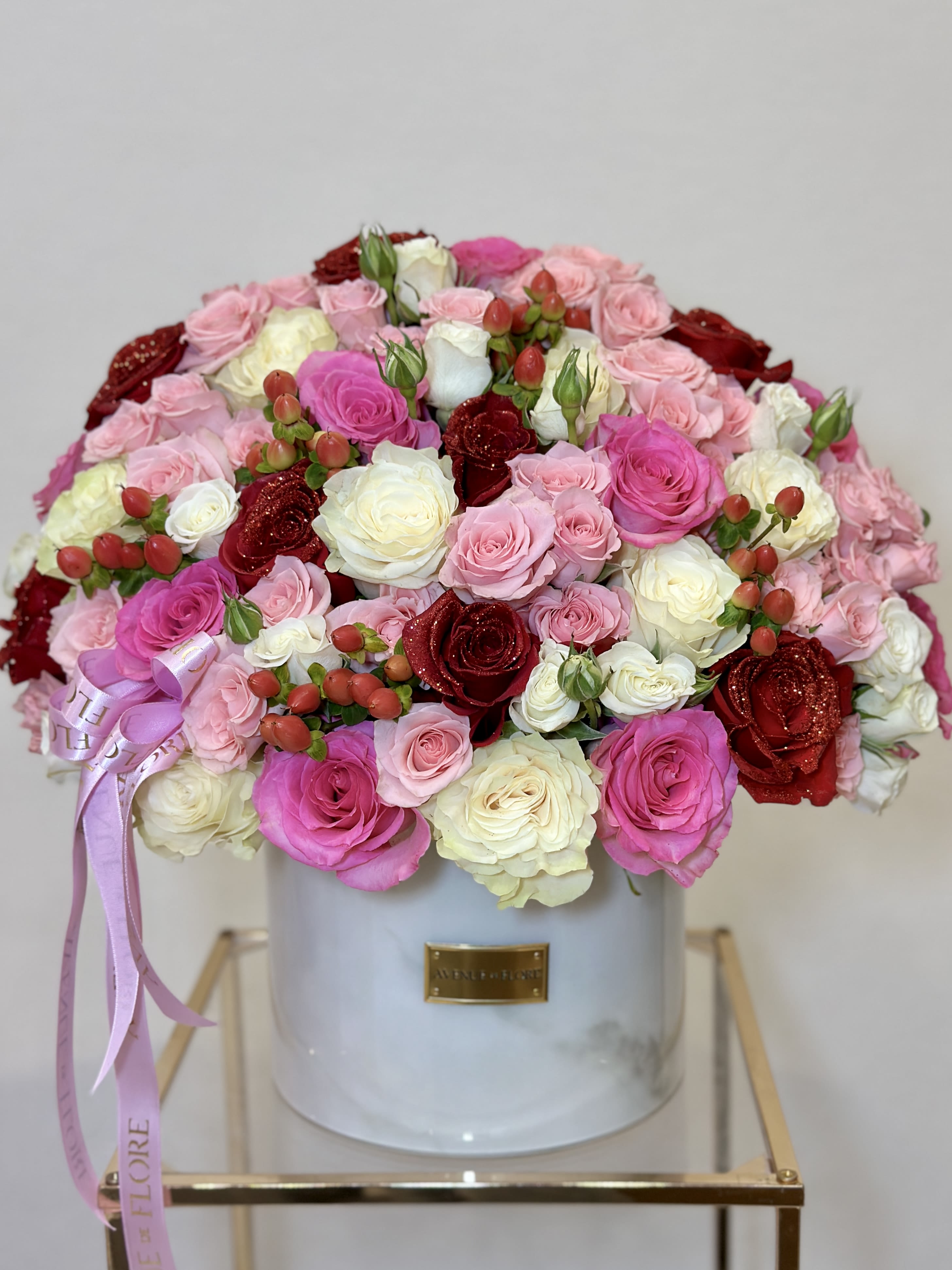 Marble Glow - Elevate your gift-giving with our exclusive luxury Marble Boxes, a sophisticated alternative to traditional paper boxes. Designed to impress, these elegant boxes are perfect for repurposing to store jewelry, makeup, or cherished memories—a gift that continues to delight long after the flowers have been received. 