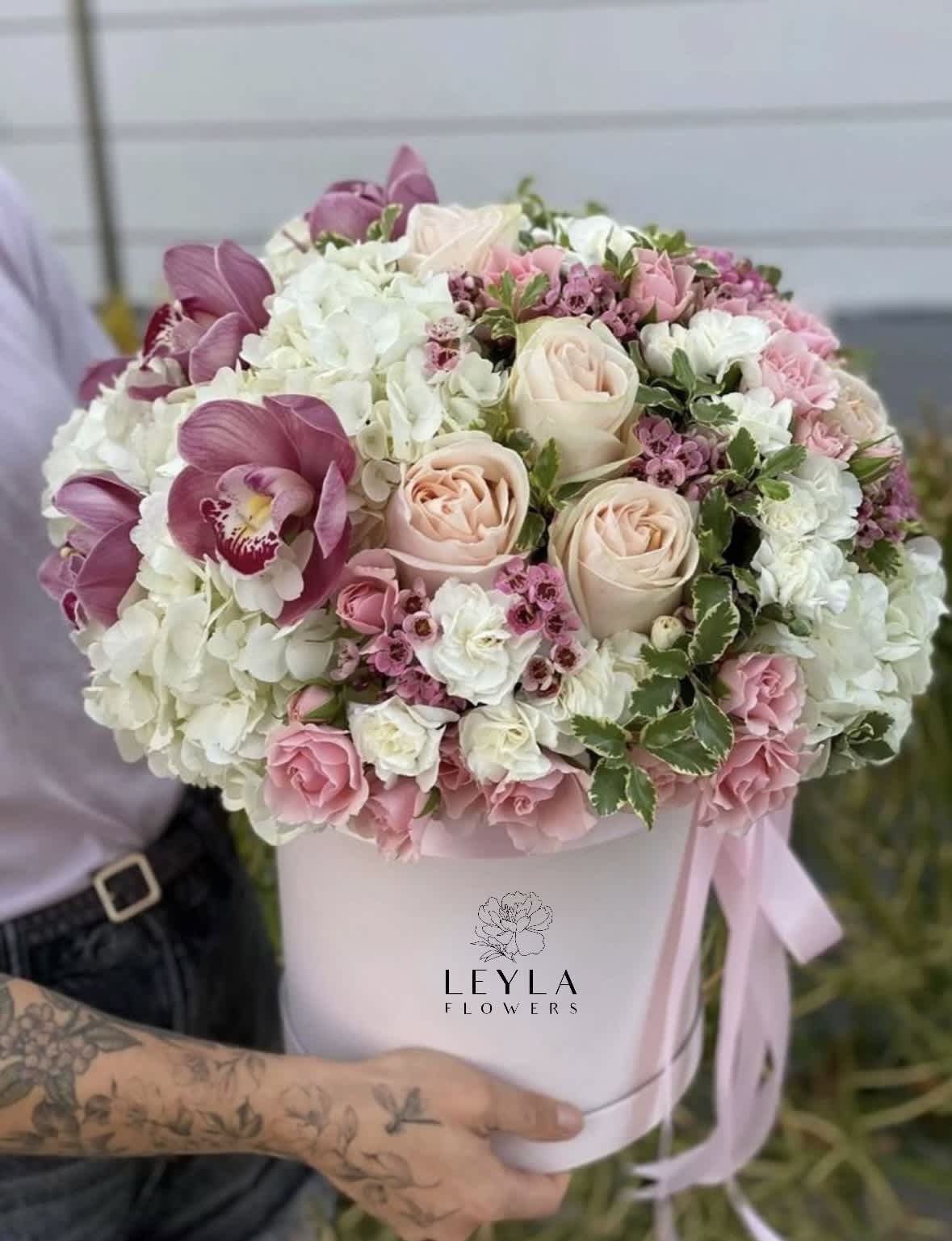Spray Roses and Orchids Box Spray Roses and Orchids Box