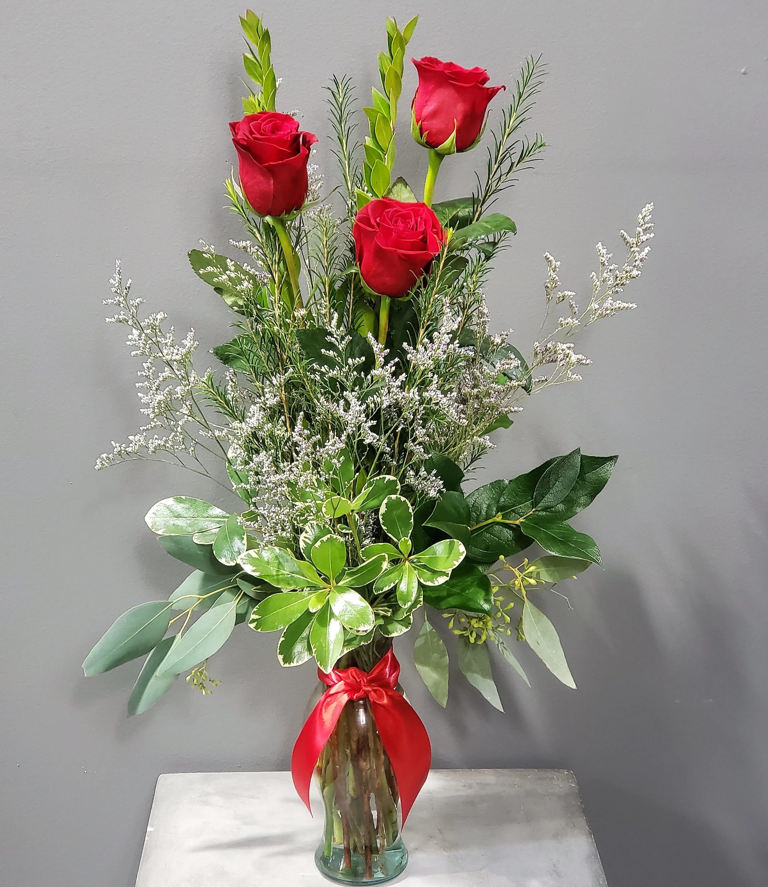 3 Roses - A nice sweet arrangement with 3 roses in a modern look. Good things do come in threes!