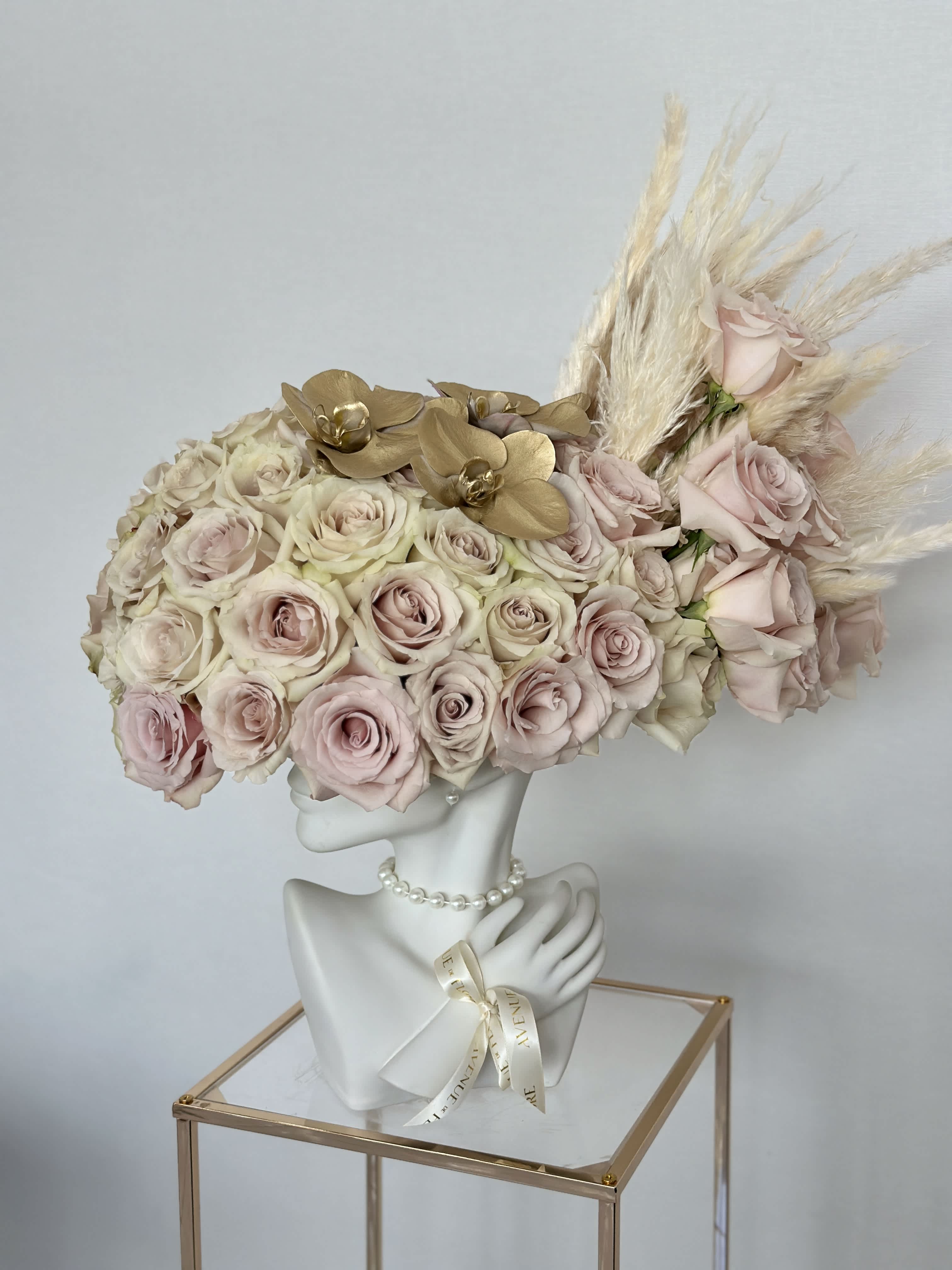 Lady Rose - Introducing the epitome of elegance and grace: the Lady Vase adorned with roses and golden orchids. This exquisite piece is more than just a decorative item; it's a symbol of sophistication and beauty. 