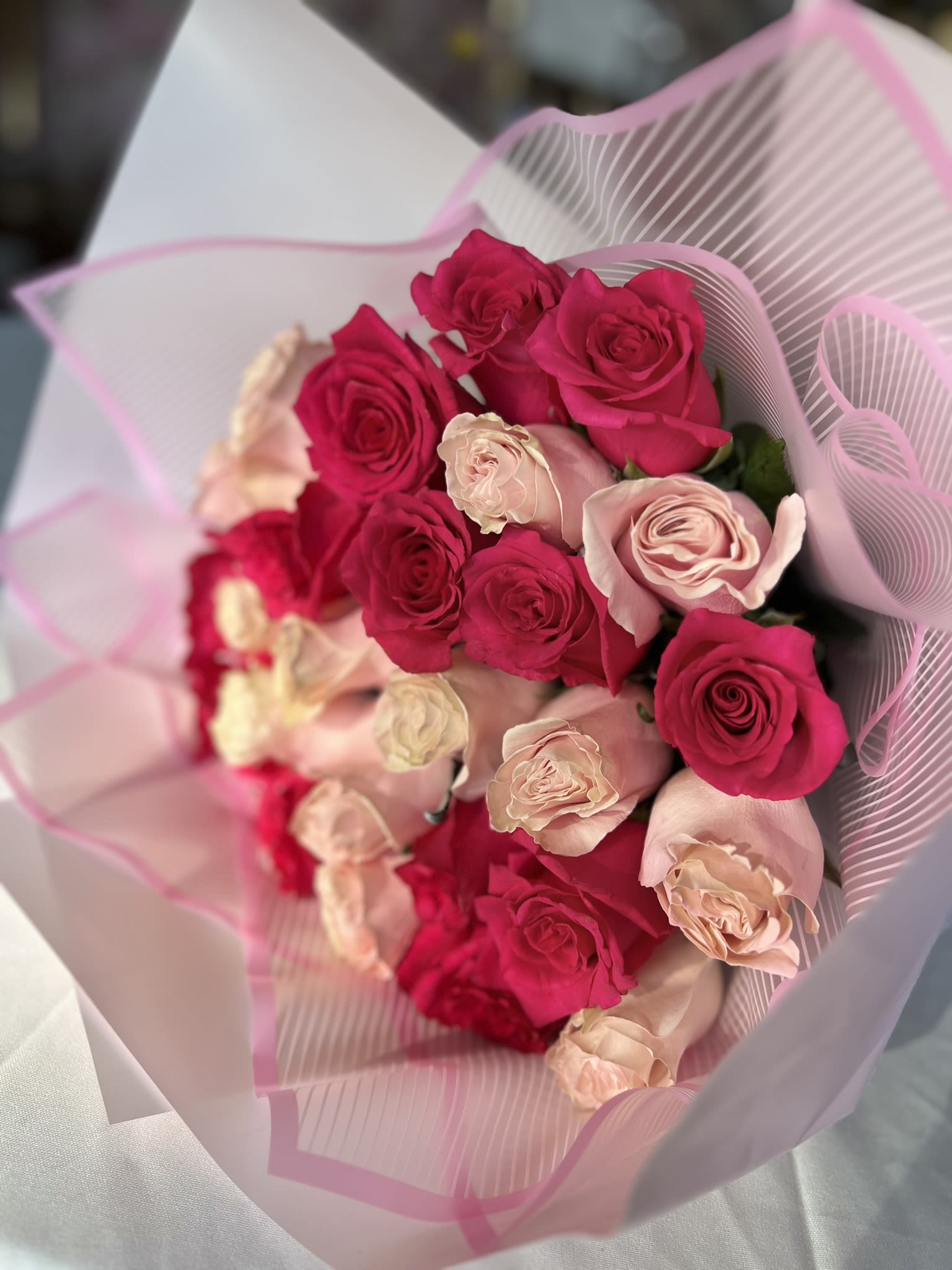 ROSITA - Bouquet of Pink and Fuchsia Roses