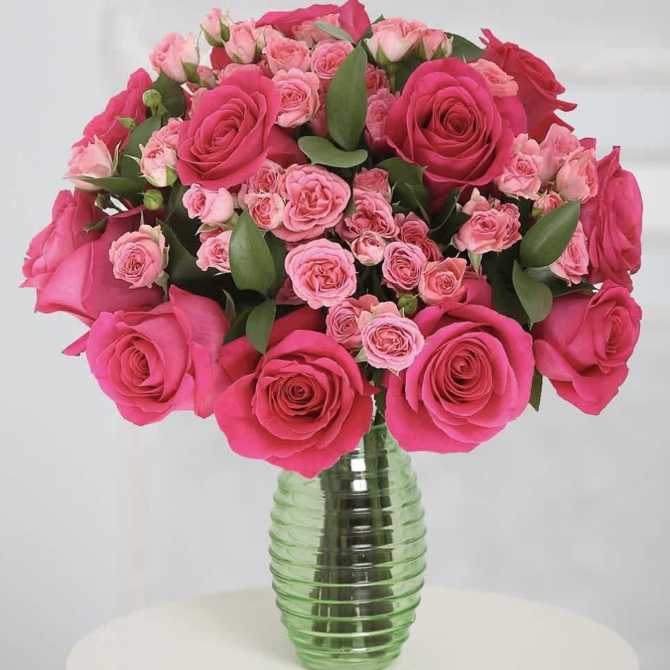 Flowers &quot;Pink Dreams&quot; - The 'Spring Dreams' bouquet embodies the freshness and delicacy of spring. Vibrant Roses and Spray Roses come together in a harmonious arrangement, filling the space with joy and new hopes. This bouquet is the perfect gift to convey the warmth and inspiration of the spring season.  The vase may vary depending on availability.