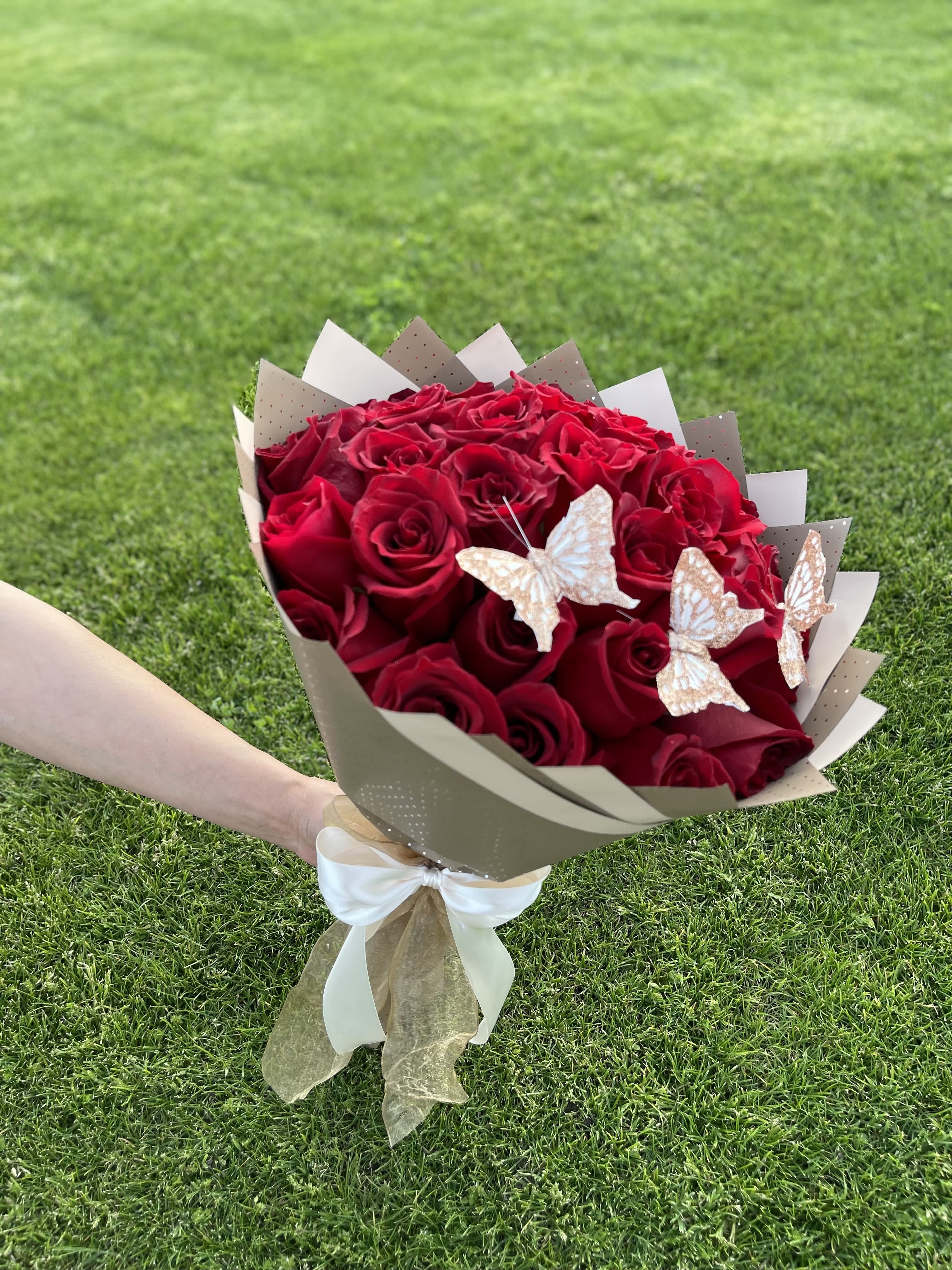 Ramo Buchon - 25 Red Roses with Gold Butterflies*  - Embrace the grandeur of tradition with our Ramo Buchon – a lavish tribute to love, celebration, and unapologetic luxury. This opulent bouquet features 25 velvety red roses, each bloom handpicked for its richness and depth, symbolizing passion, respect, and timeless devotion. Adorned with shimmering gold butterflies, this arrangement elevates the classic Ramo Buchon style with a modern, magical twist, perfect for those who demand nothing less than extraordinary. 