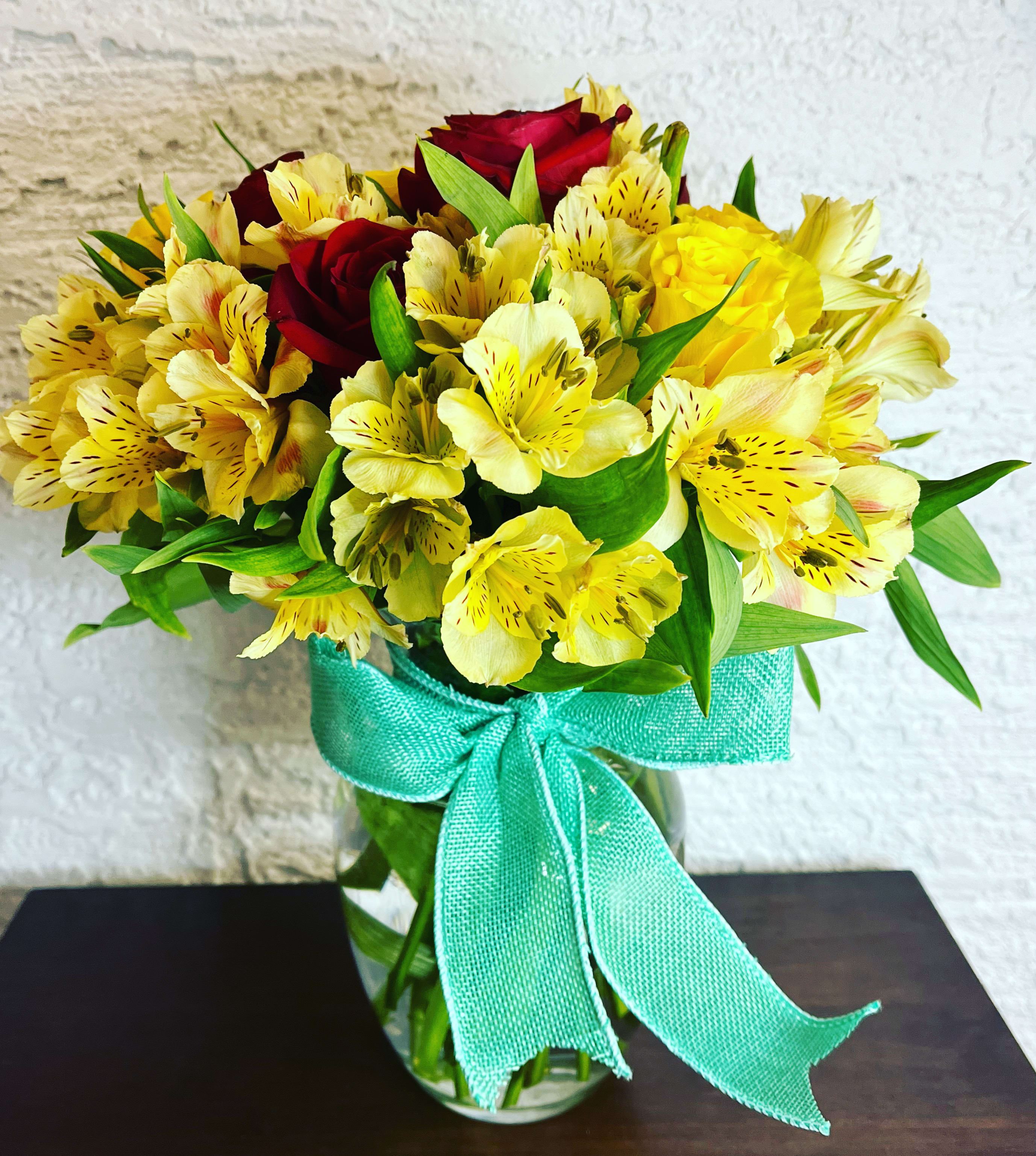 Monroe - With our special and unique creations we want to touch the heart of each person who receives one of our arrangements. We have put all our talent and love into each and every one of the creations. You are our inspiration.
