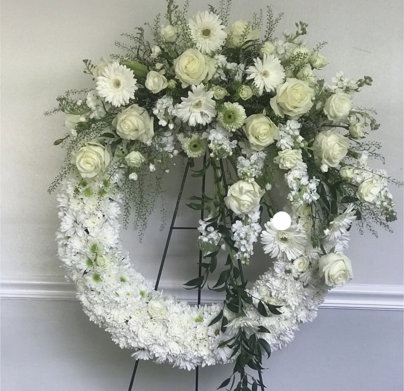 White purity White purity - this piece is a classic white wreath that is loved by many and is a beautiful piece that brings out nature and love