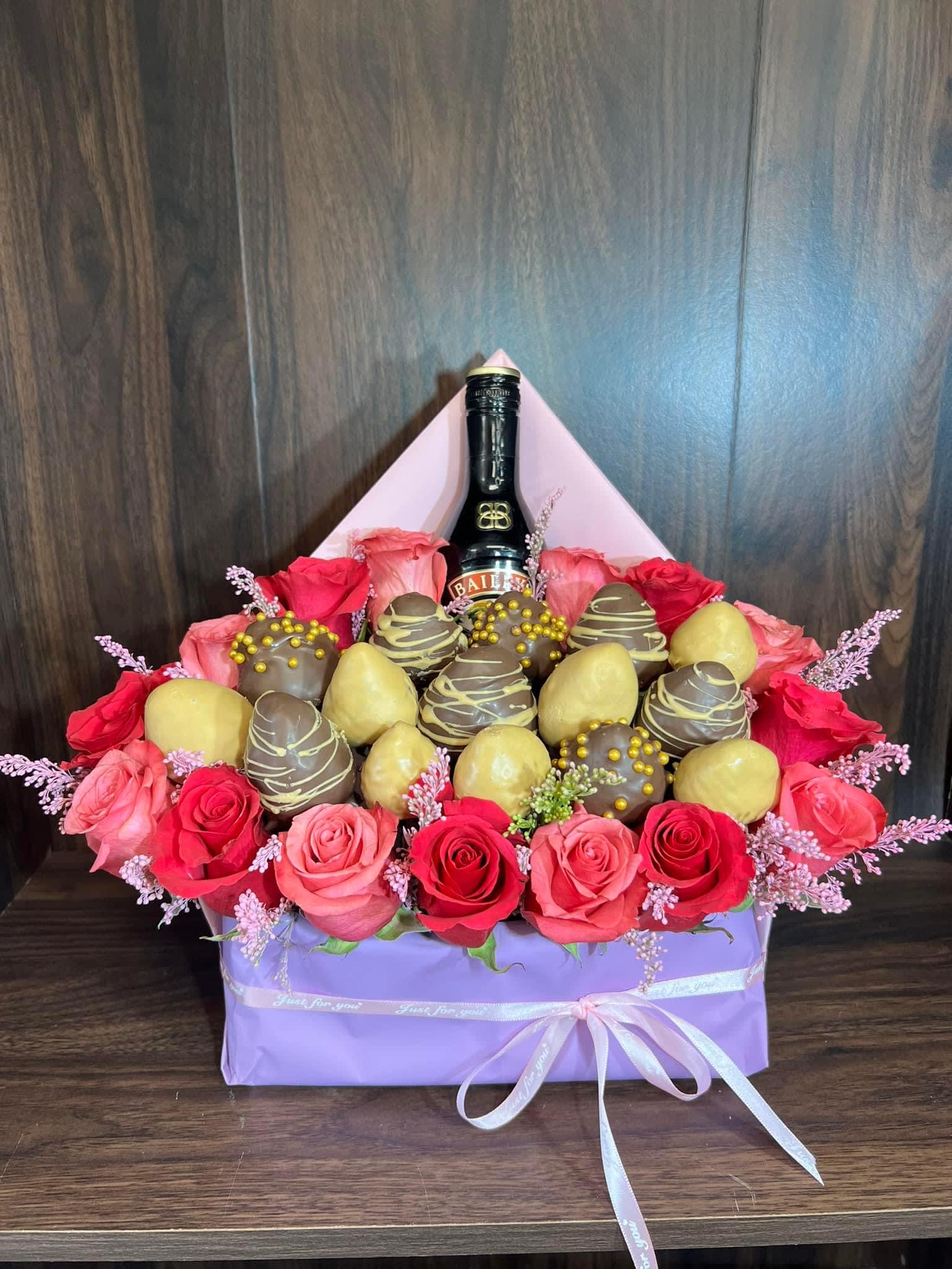Strawberry ,drink & roses Strawberry ,drink & roses - An envelope shape around roses with strawberry and drink perfect to celebrate Anniversaries or Birthdays