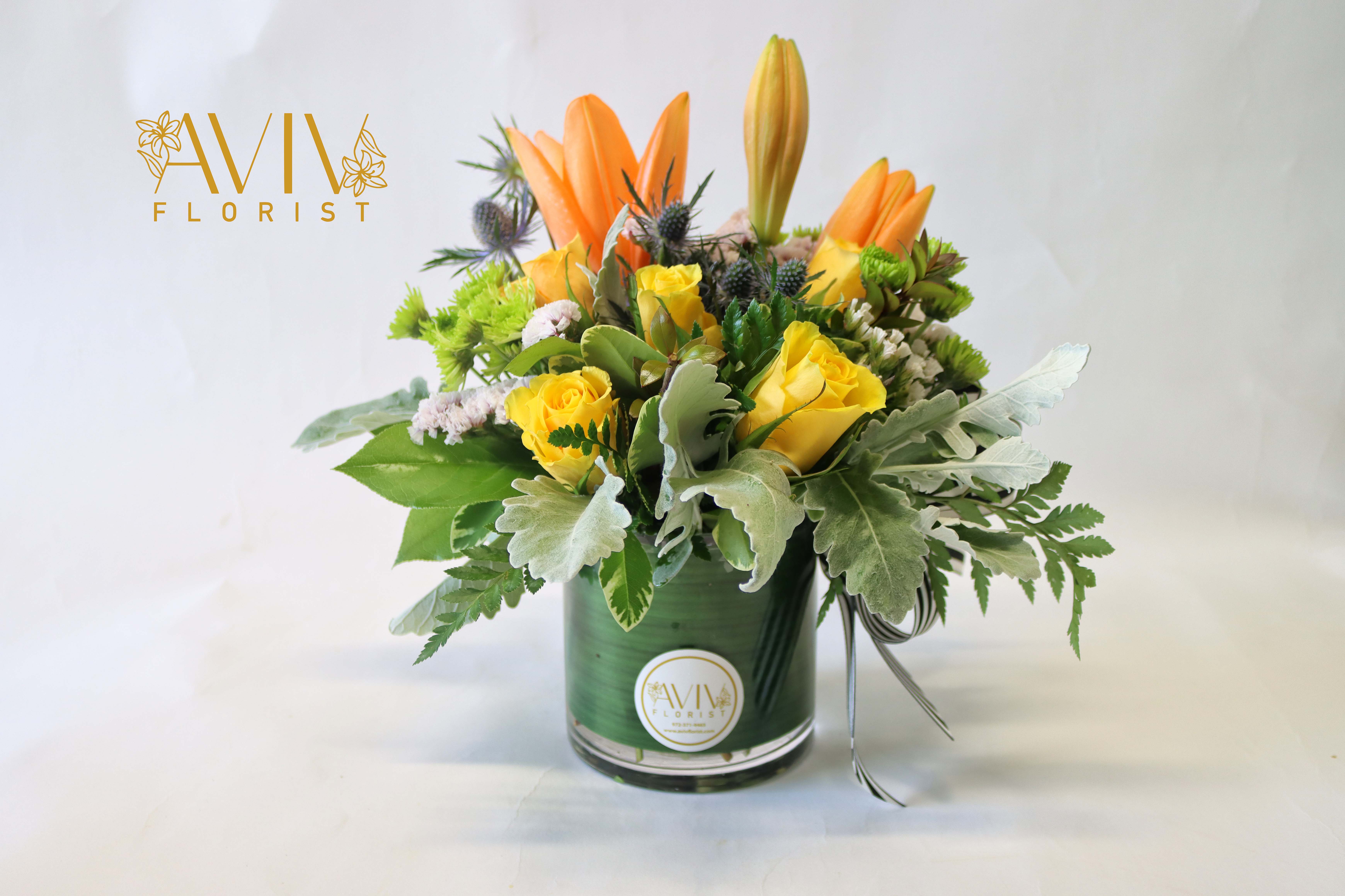 Delight - This pretty arrangement is classically elegant in a way that will never go out of style; this fresh flower arrangement is truly a dream.