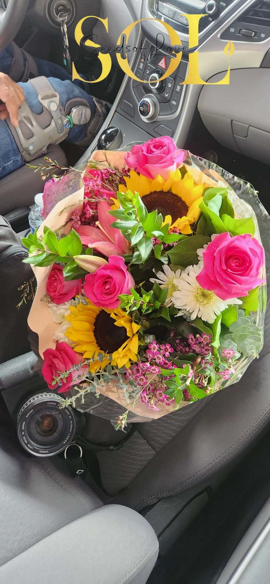 Hot pink Roses Deluxe Mix Bouquet Hot pink Roses Deluxe Mix Bouquet - Hot pink Roses, sunflower, lilies and other seasonal flowers