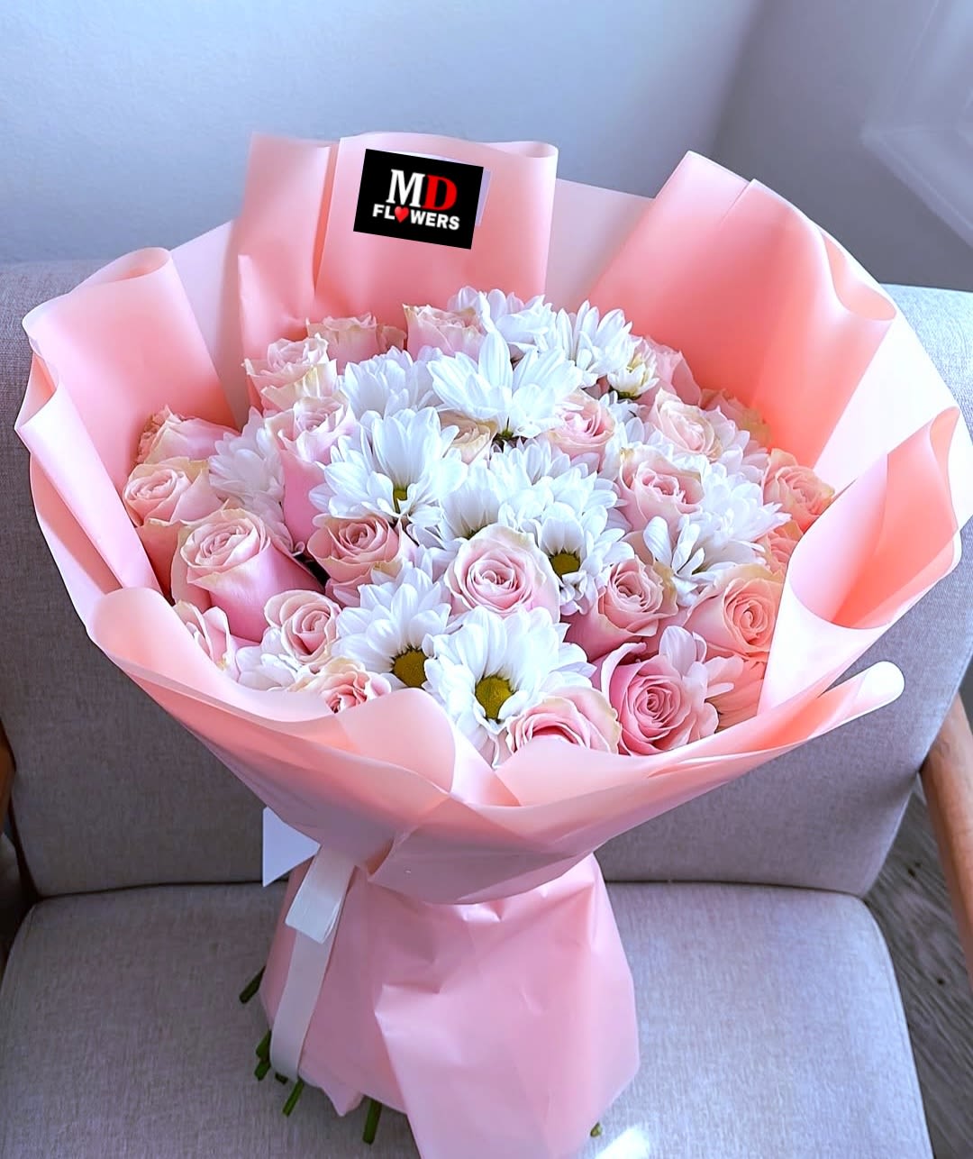 ROSES AND DAISYS ROSES AND DAISYS - ROSES AND DAYSIS BOUQUET
